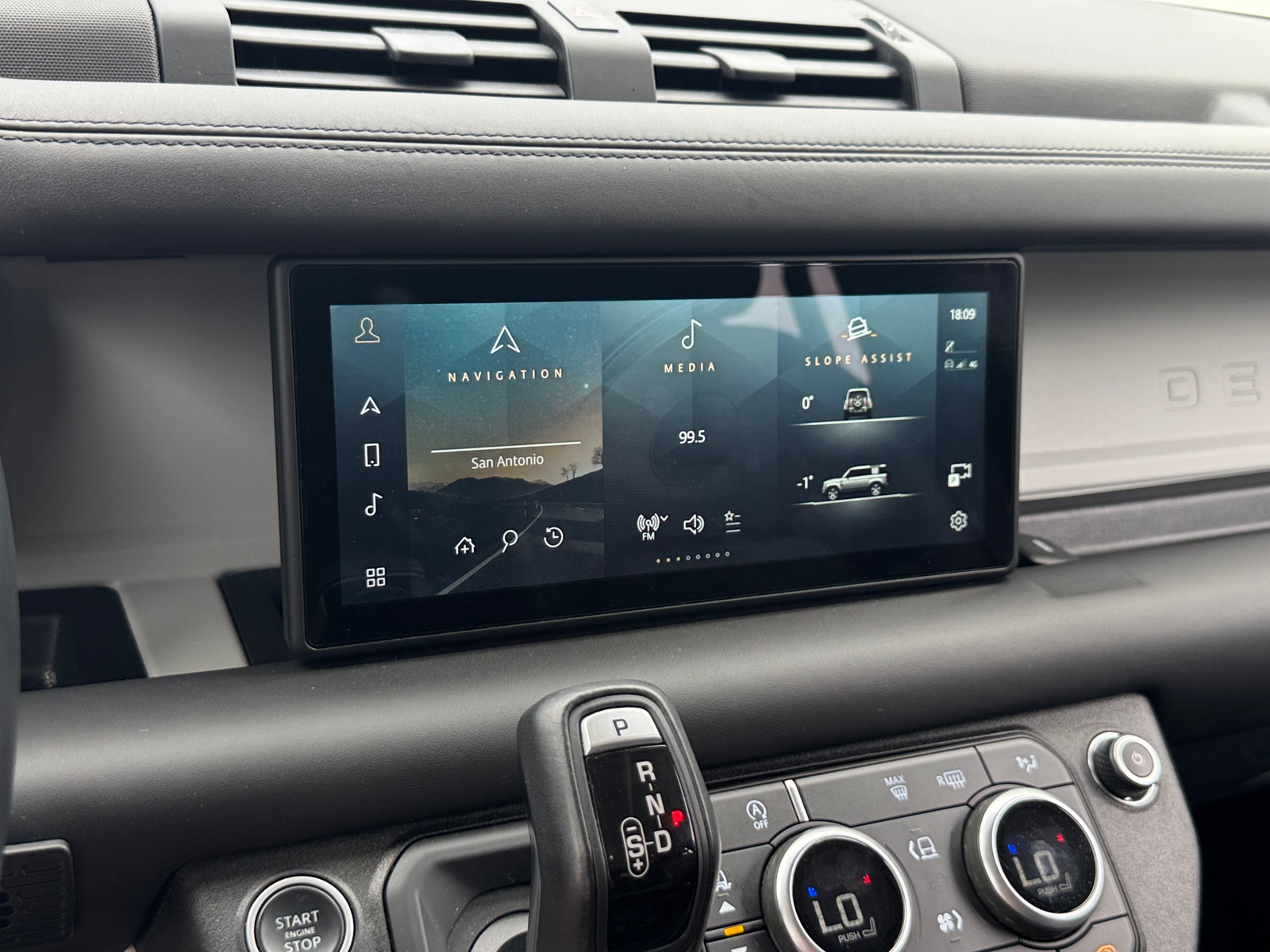 Thumbnail: 2020 Land Rover Defender - 4