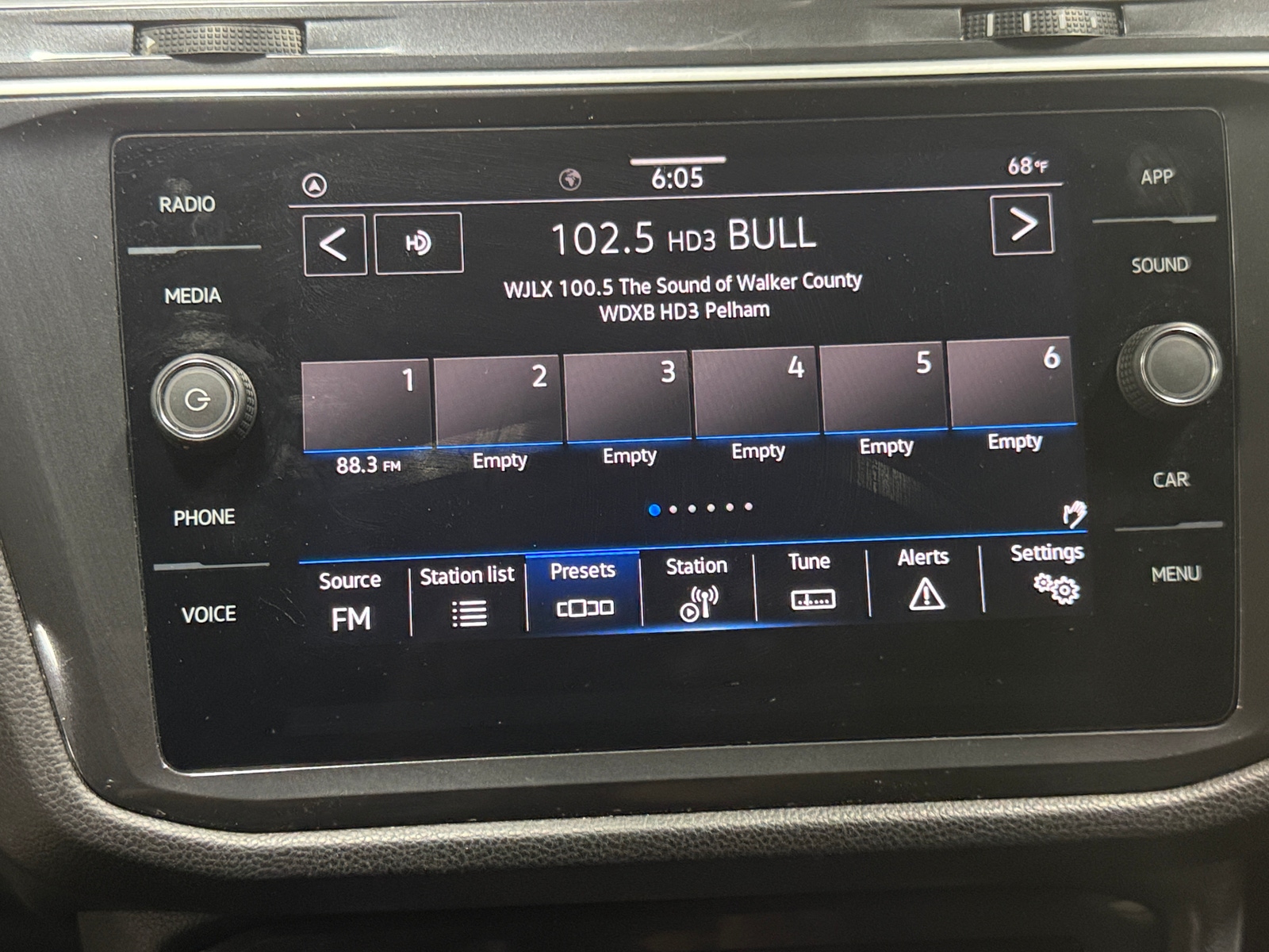 Thumbnail: 2024 Volkswagen Tiguan - 3