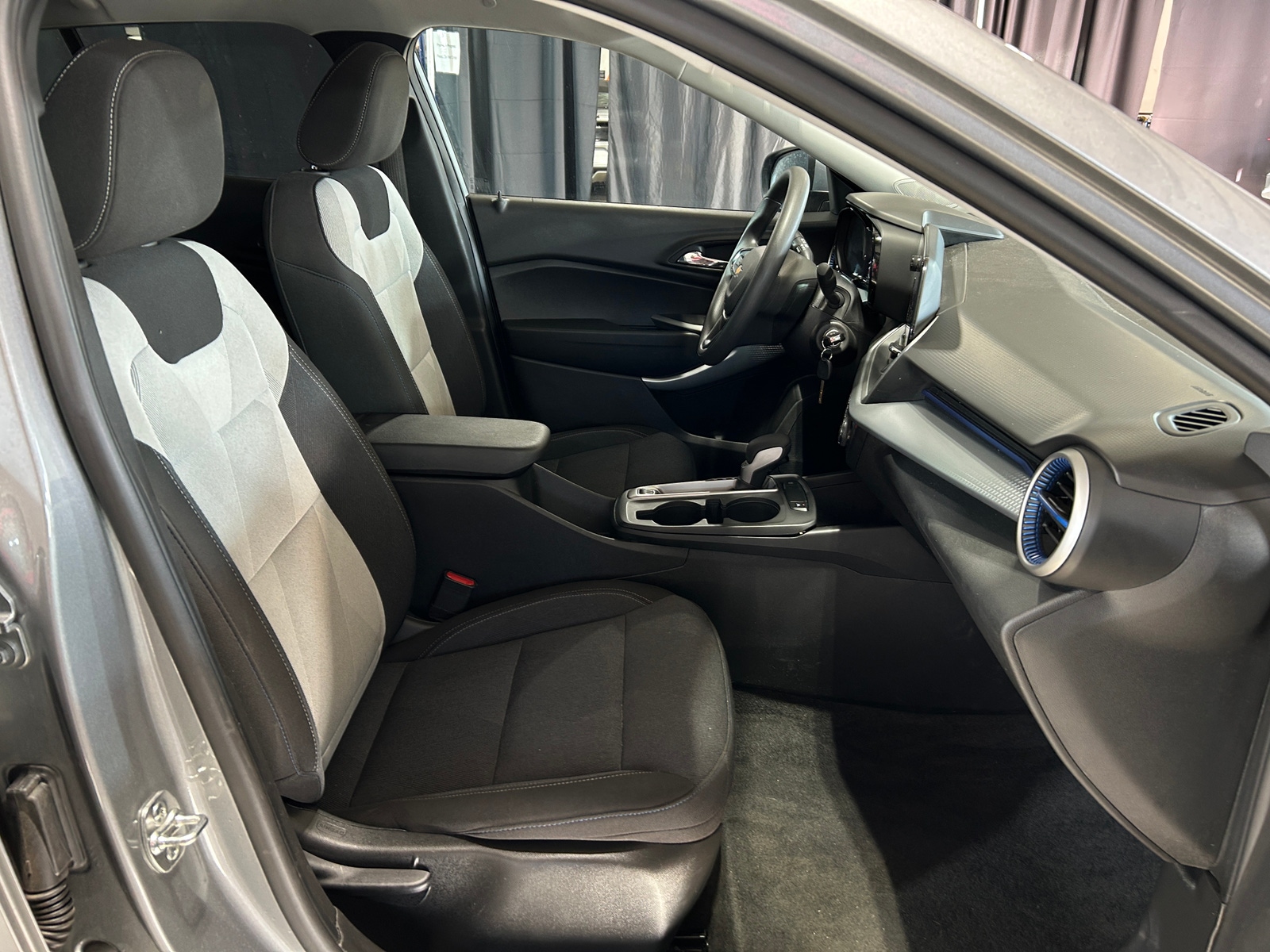 Thumbnail: 2025 Chevrolet Trax - 2