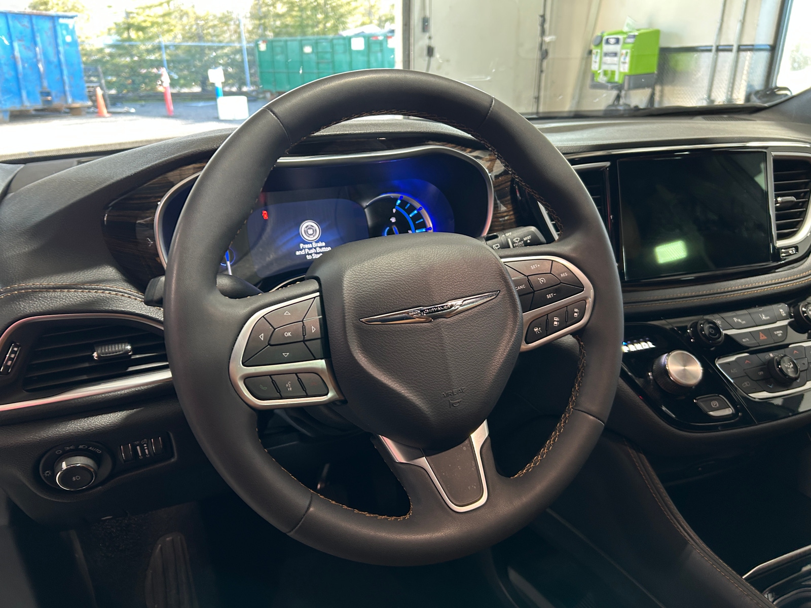 Thumbnail: 2023 Chrysler Pacifica - 4