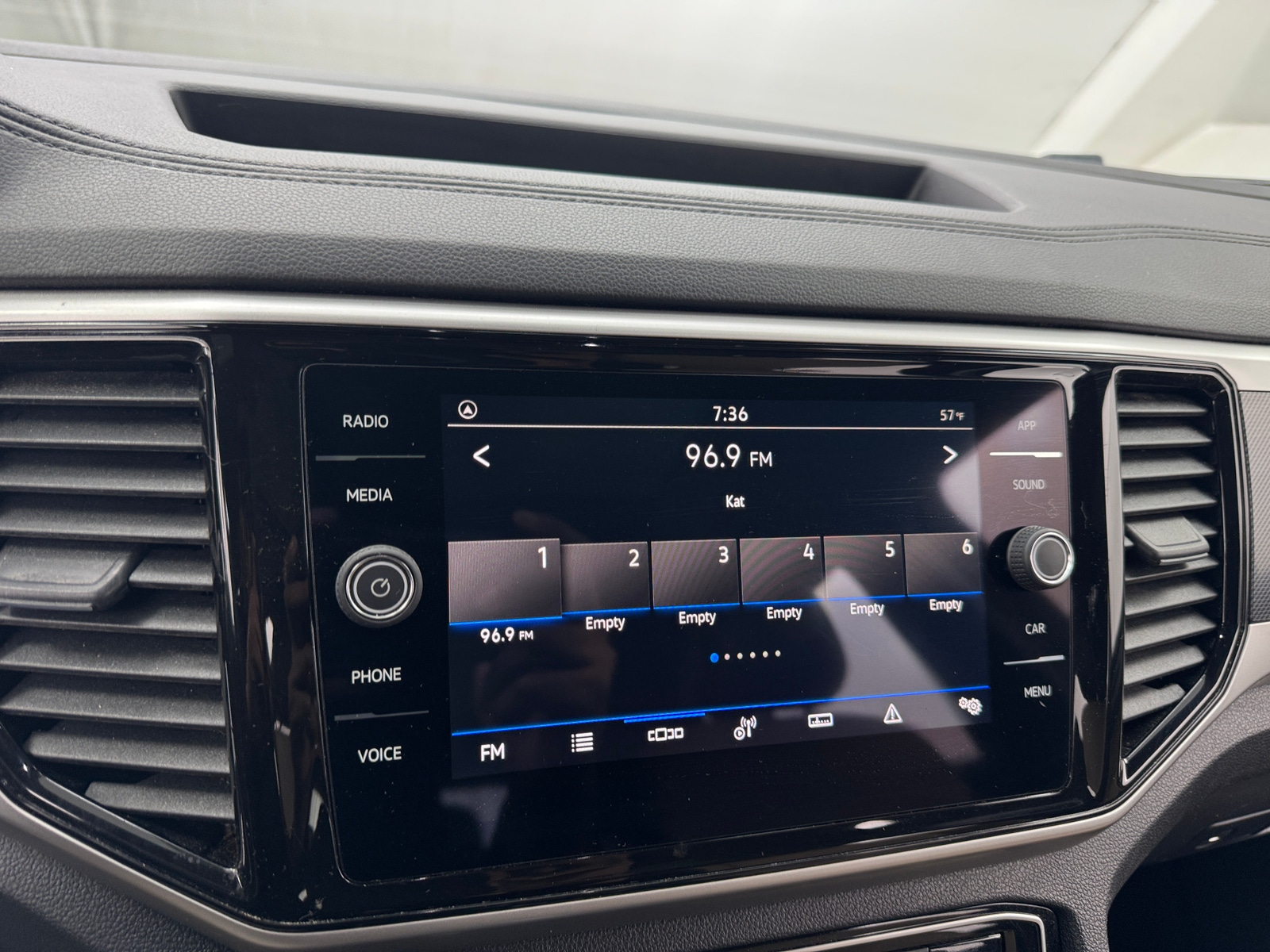 Thumbnail: 2023 Volkswagen Atlas - 4