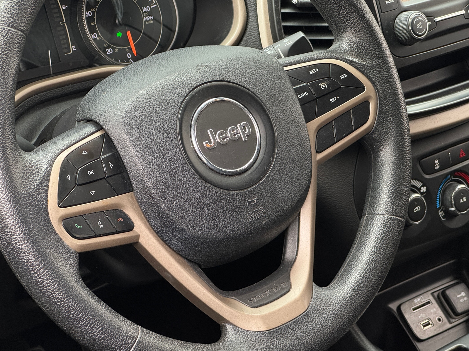 Thumbnail: 2018 Jeep Cherokee - 5