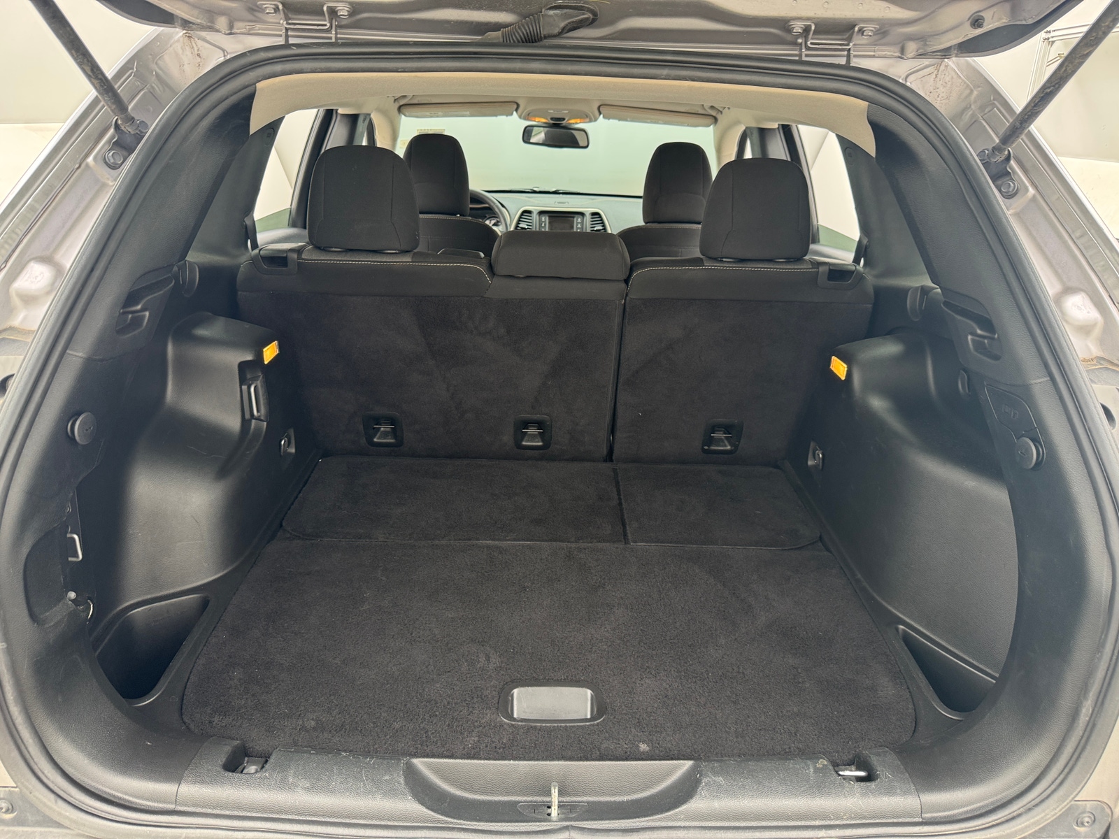 Thumbnail: 2018 Jeep Cherokee - 7