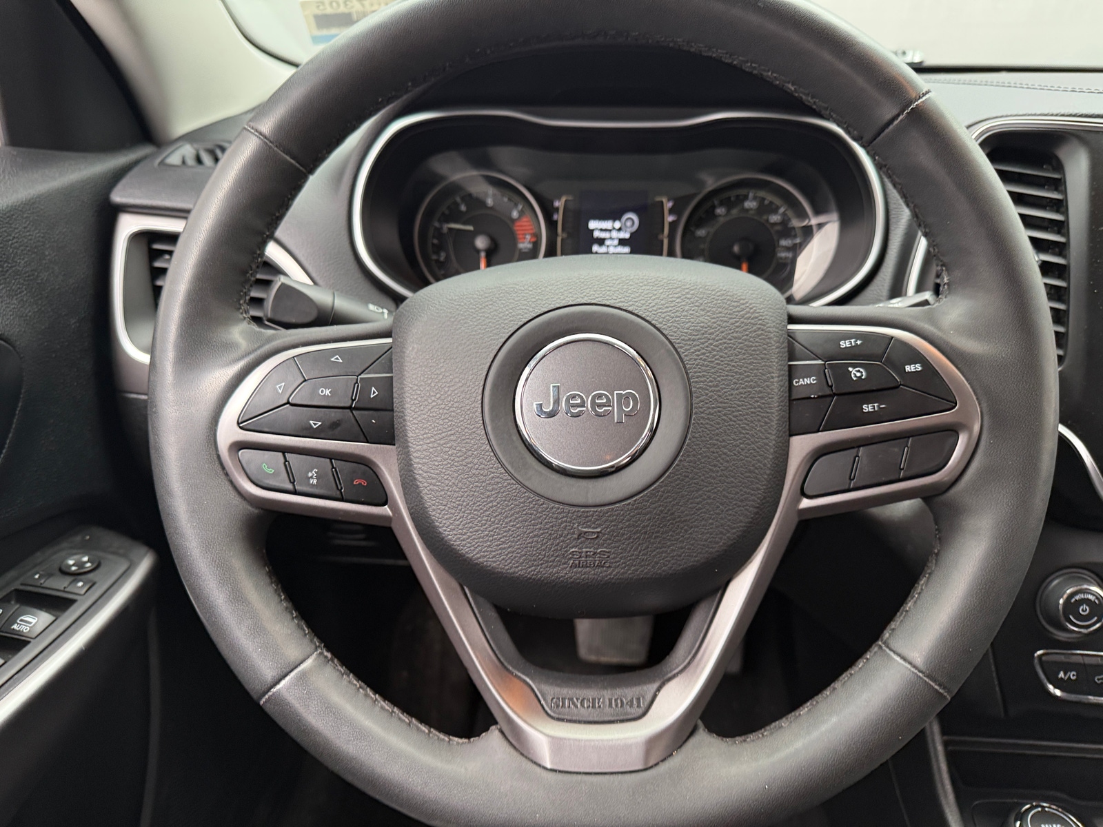 Thumbnail: 2021 Jeep Cherokee - 5