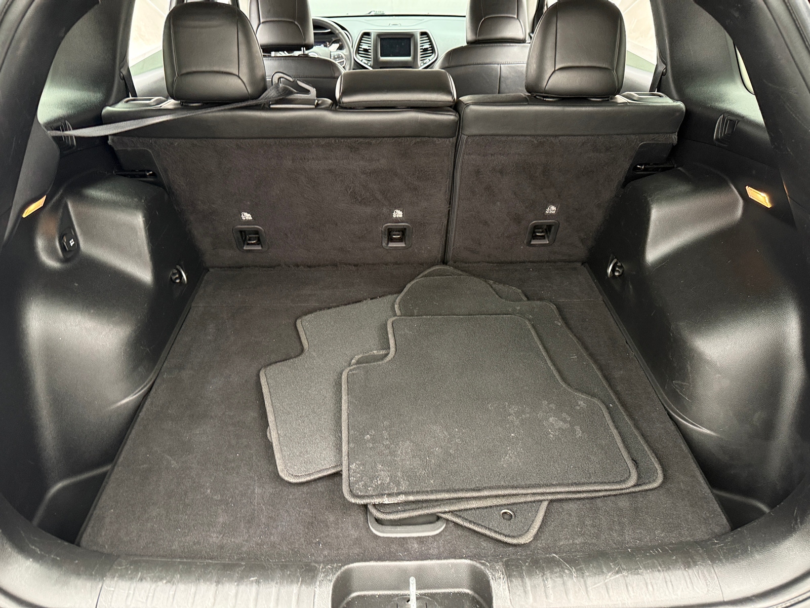 Thumbnail: 2021 Jeep Cherokee - 7