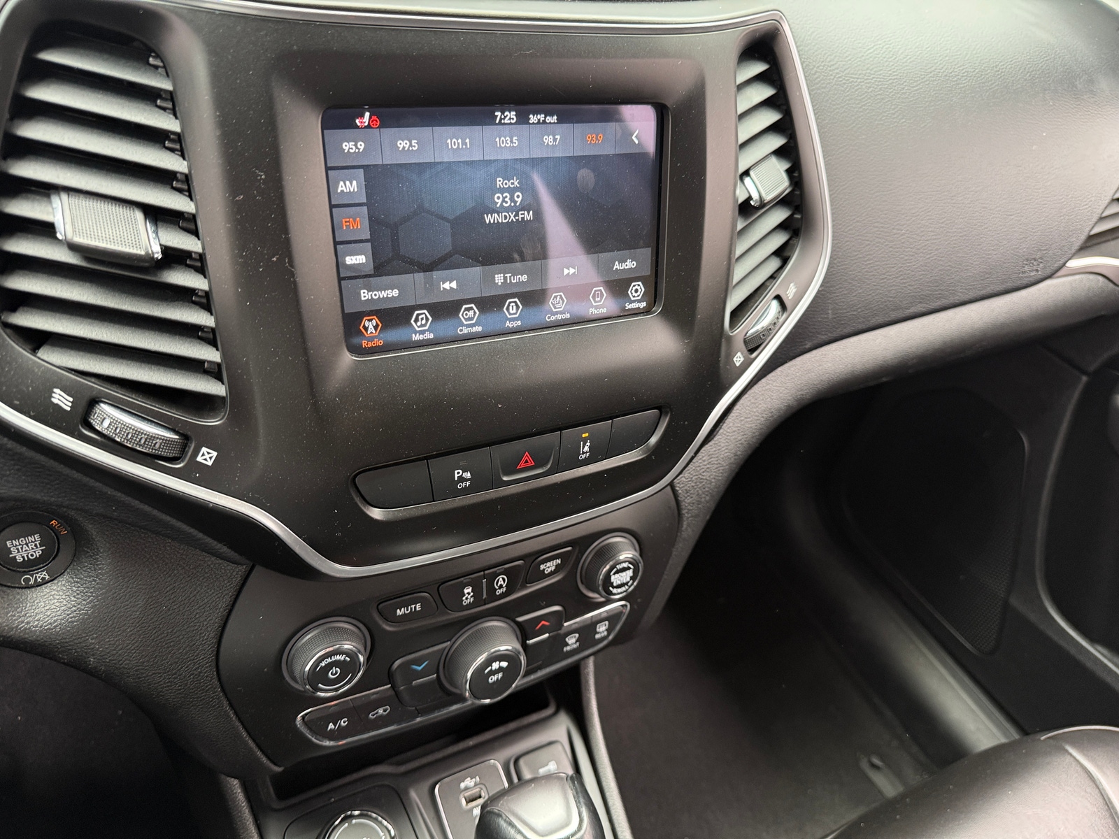 Thumbnail: 2021 Jeep Cherokee - 4