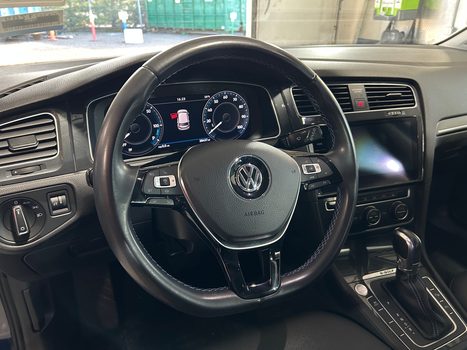 Thumbnail: 2019 Volkswagen e-Golf - 4