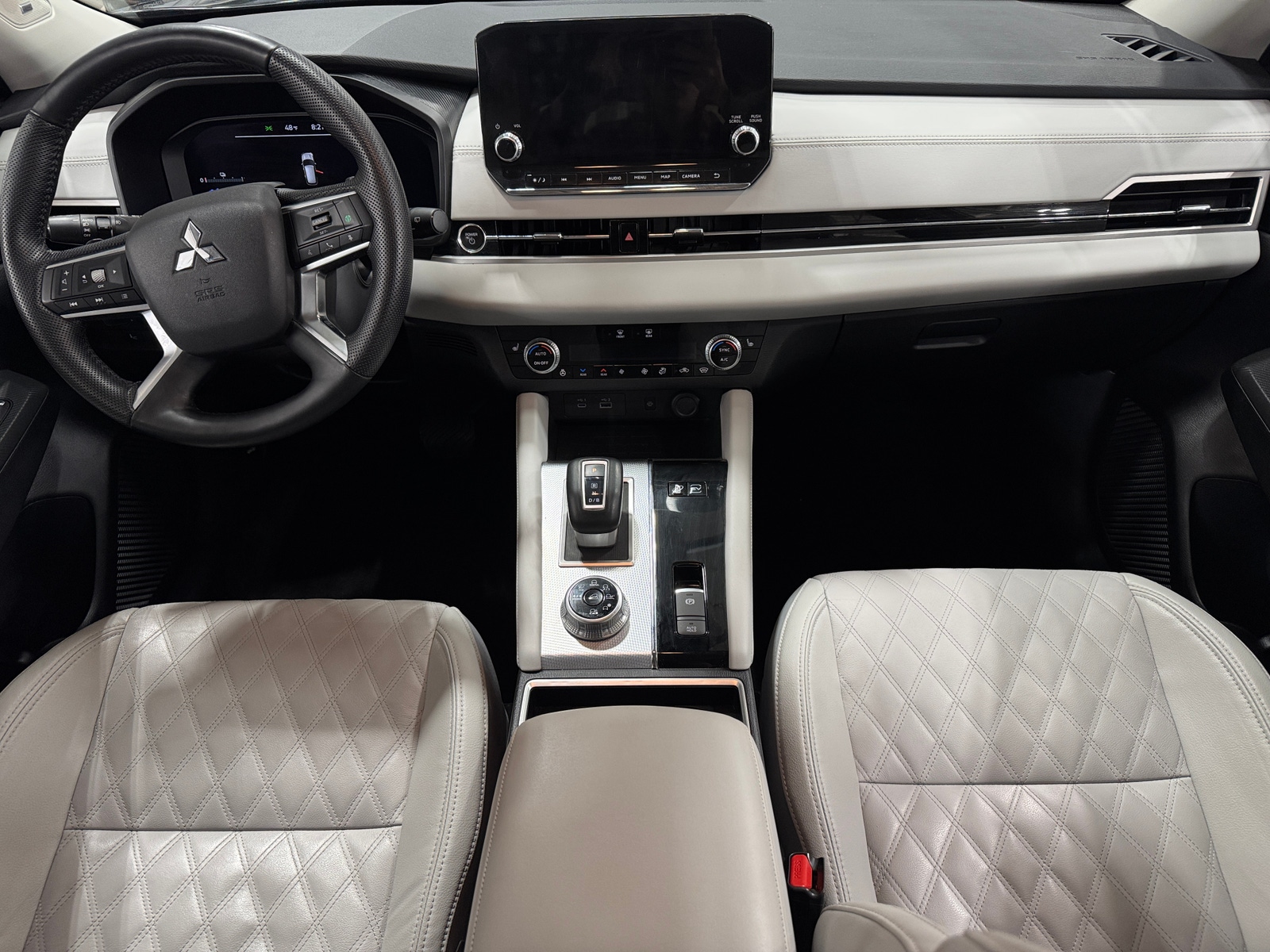 Thumbnail: 2023 Mitsubishi Outlander - 2