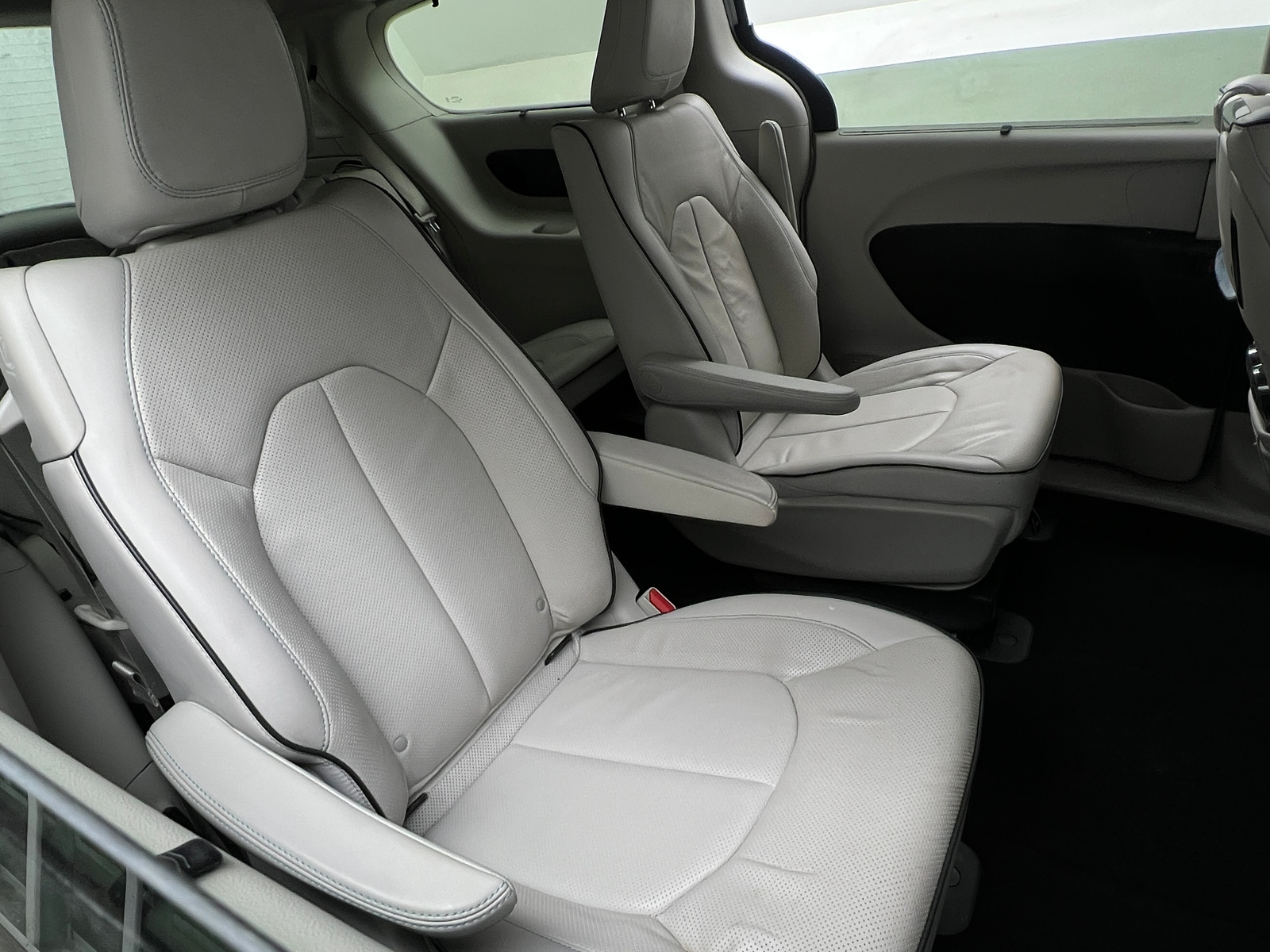 Thumbnail: 2018 Chrysler Pacifica - 5