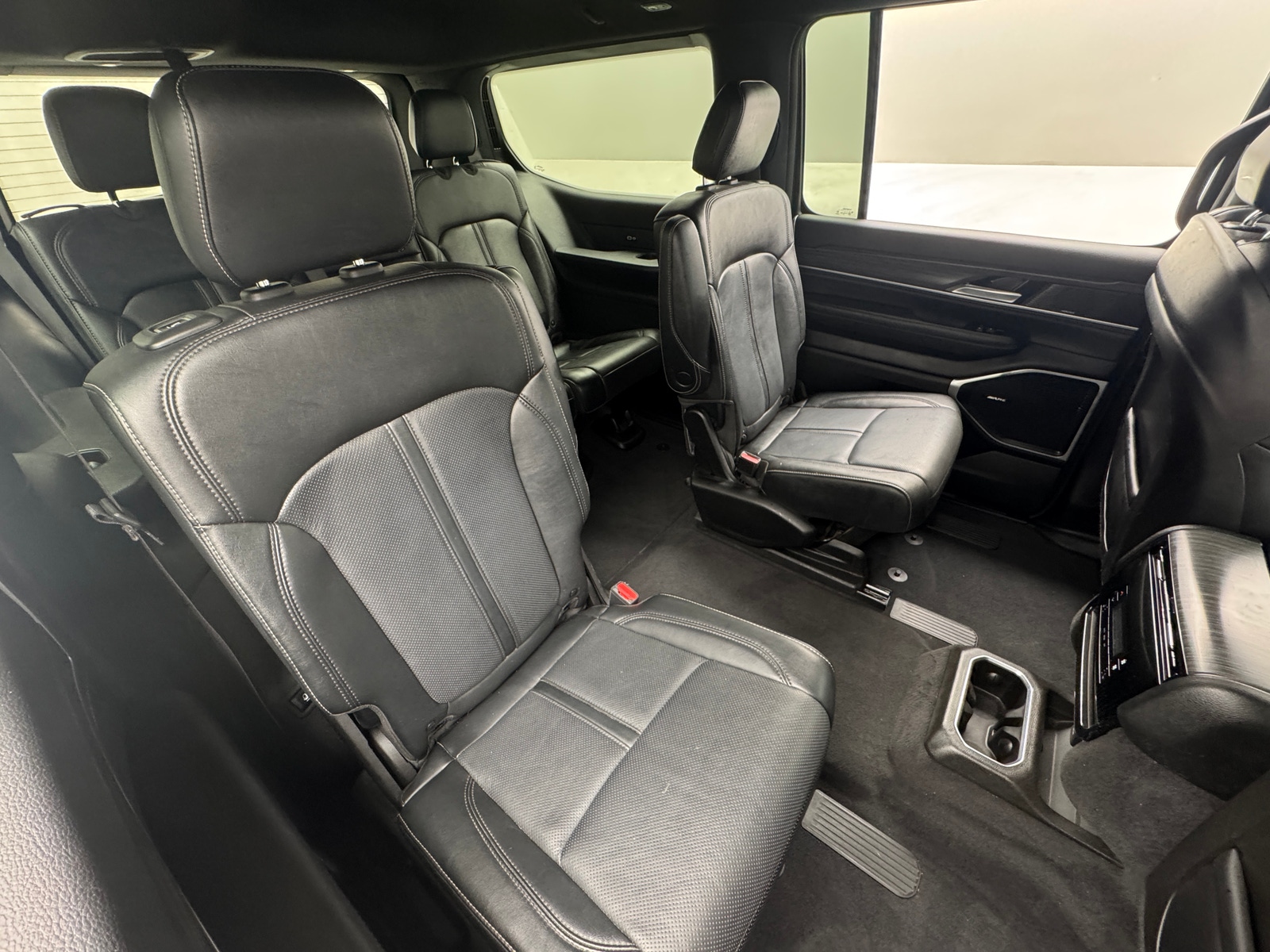 Thumbnail: 2023 Jeep Wagoneer - 5