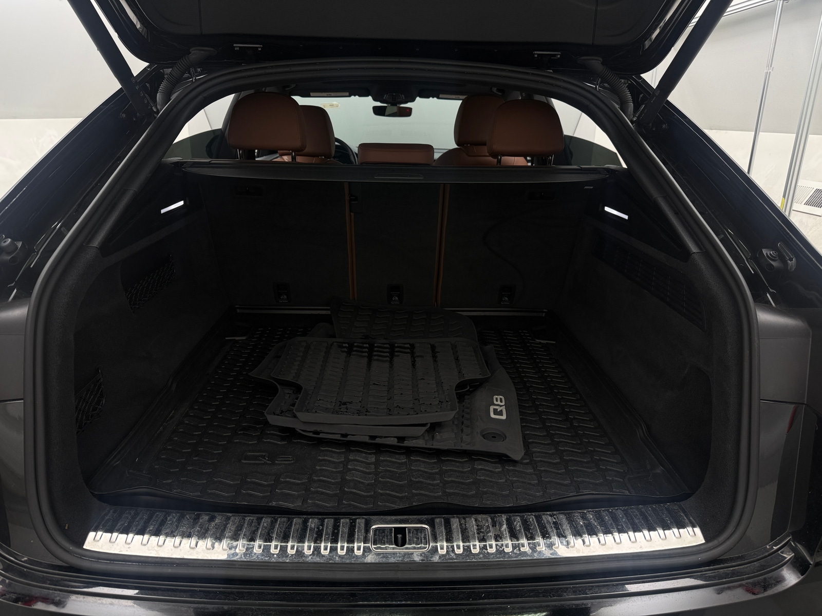 Thumbnail: 2021 Audi Q8 - 6