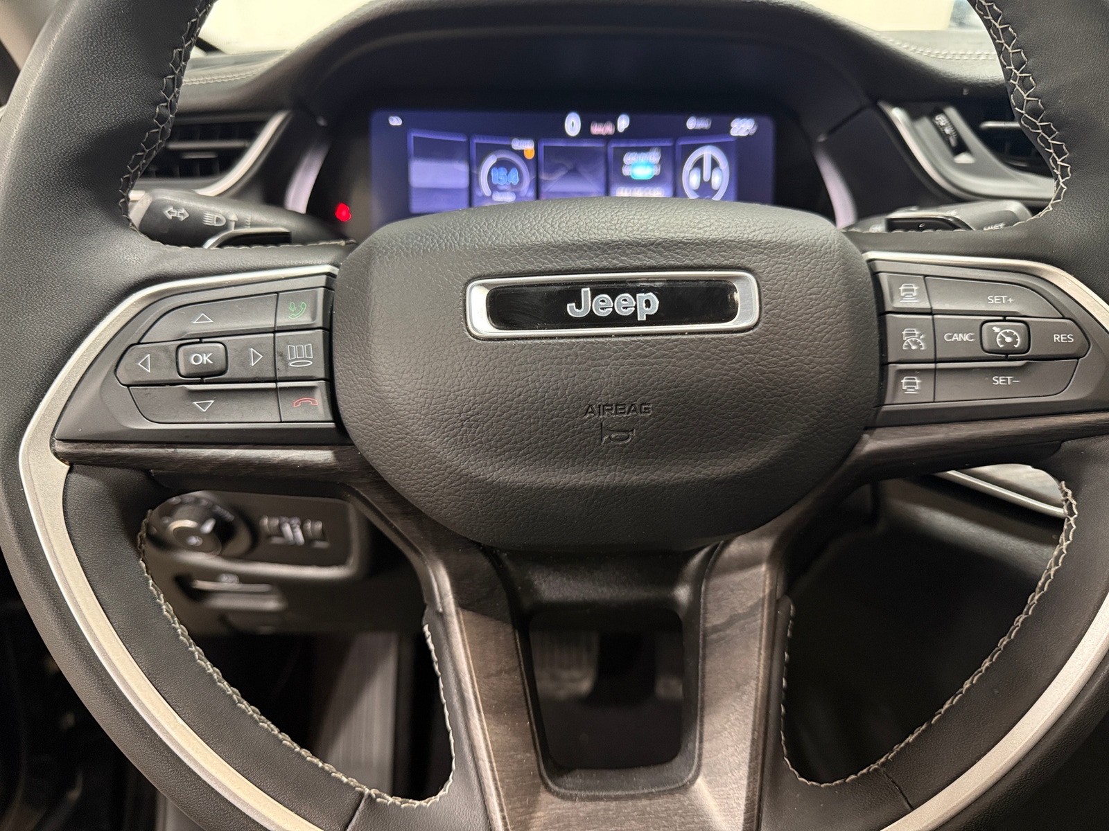 Thumbnail: 2023 Jeep Grand Cherokee - 4