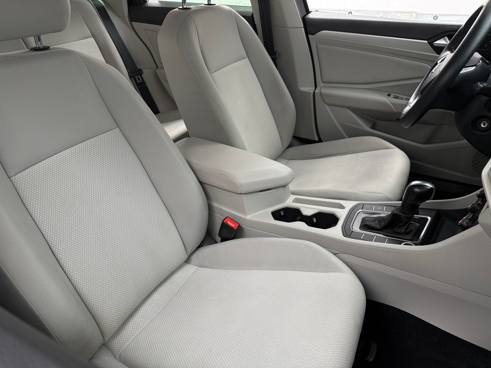 Thumbnail: 2019 Volkswagen Jetta - 2