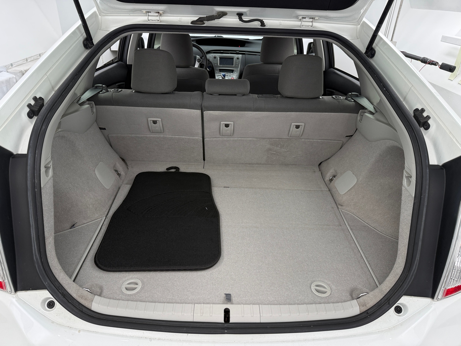 Thumbnail: 2014 Toyota Prius - 7