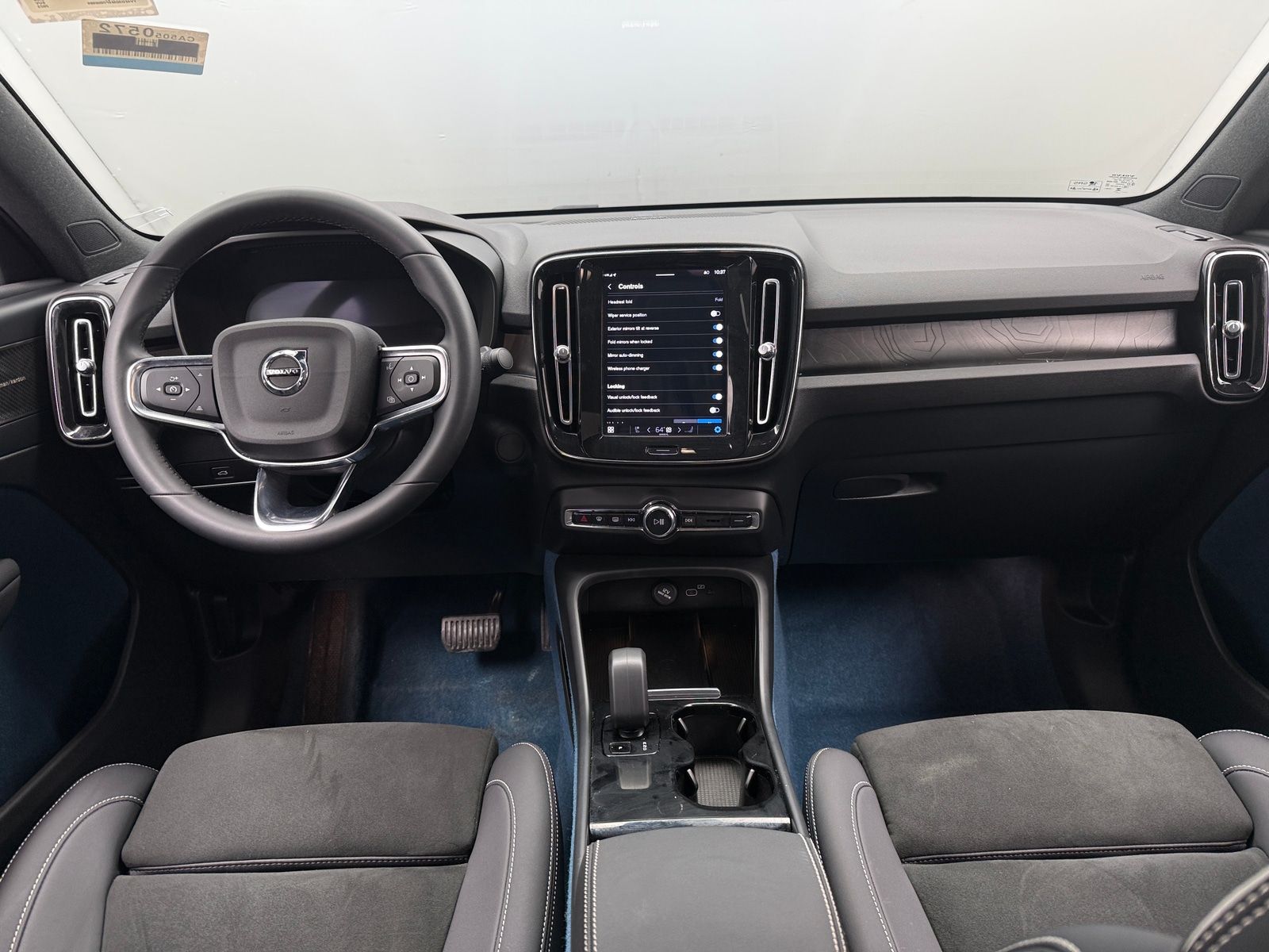 Thumbnail: 2023 Volvo C40 - 3