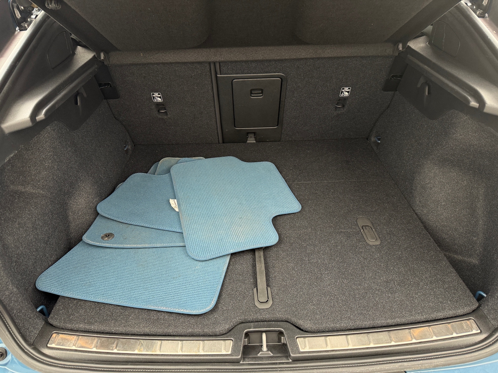 Thumbnail: 2023 Volvo C40 - 7