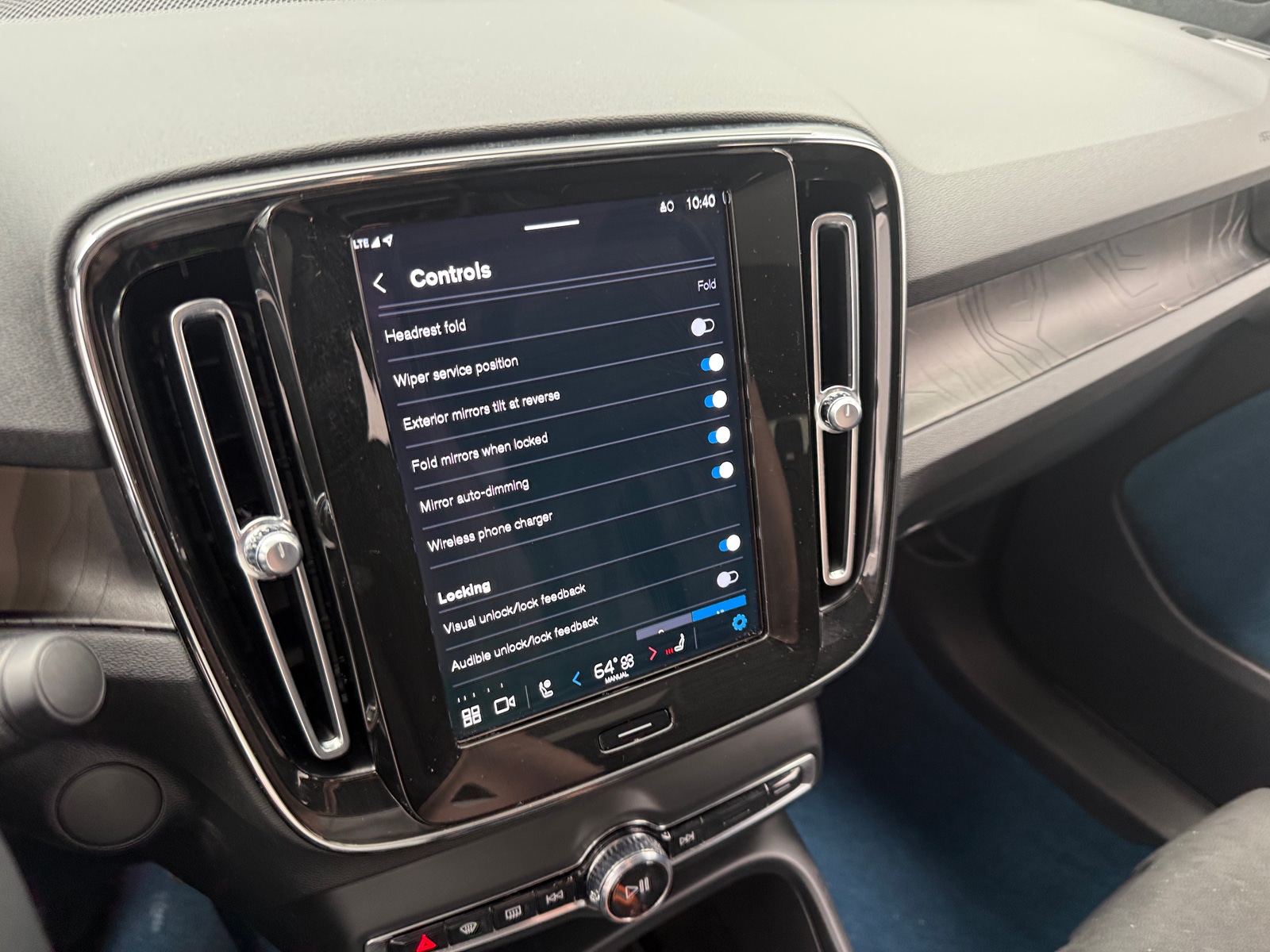 Thumbnail: 2023 Volvo C40 - 4