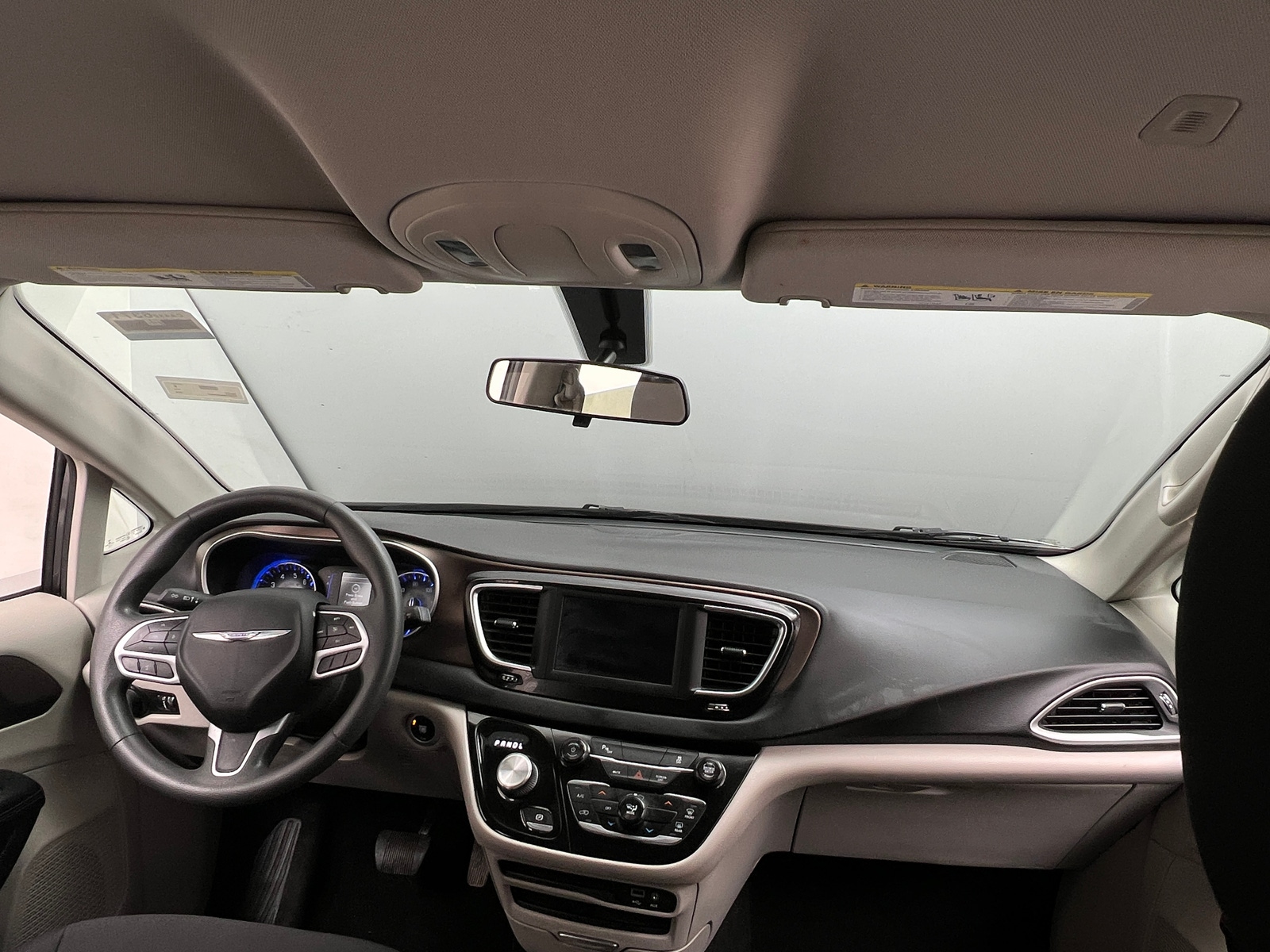 Thumbnail: 2018 Chrysler Pacifica - 3