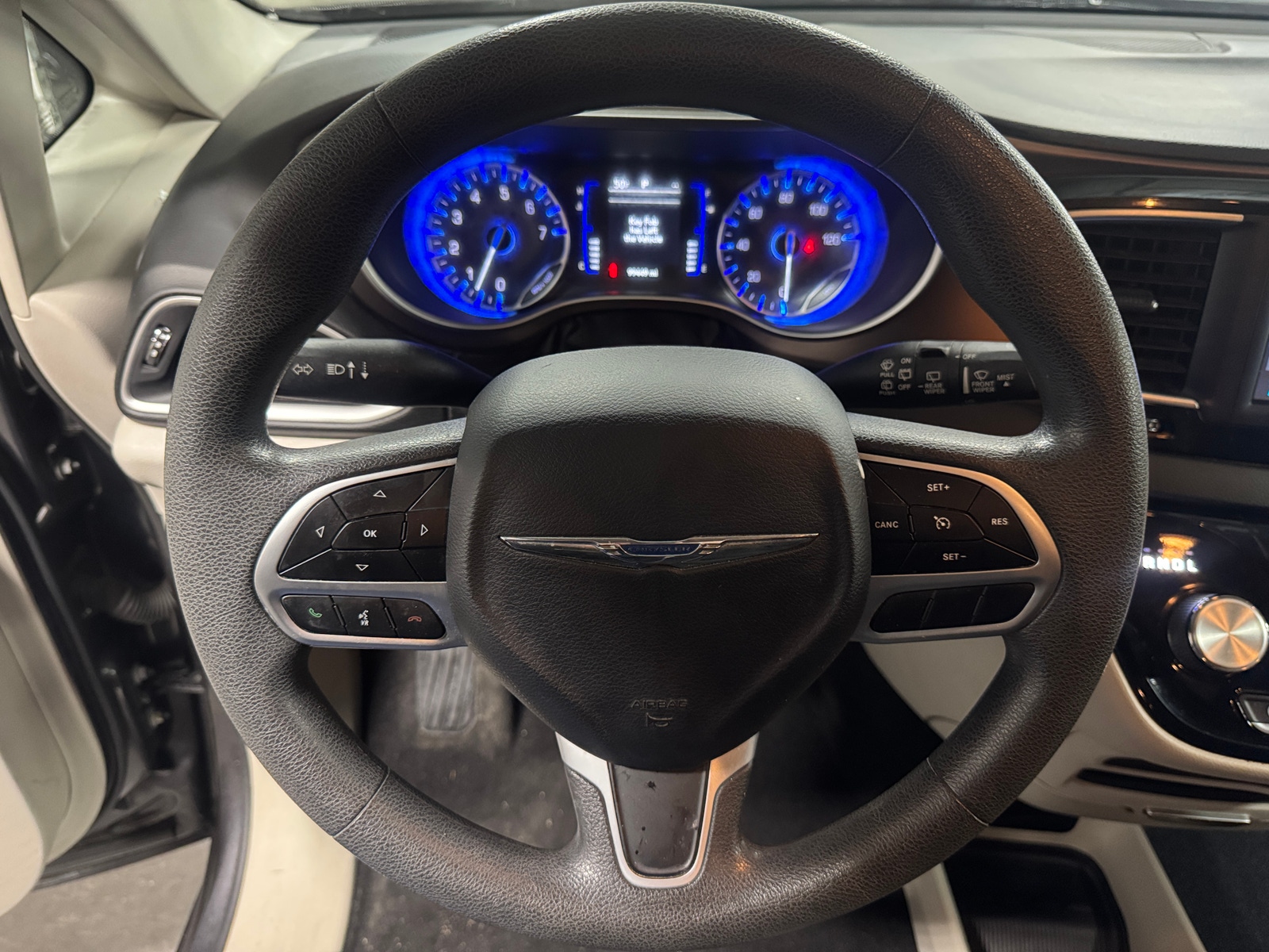 Thumbnail: 2018 Chrysler Pacifica - 5