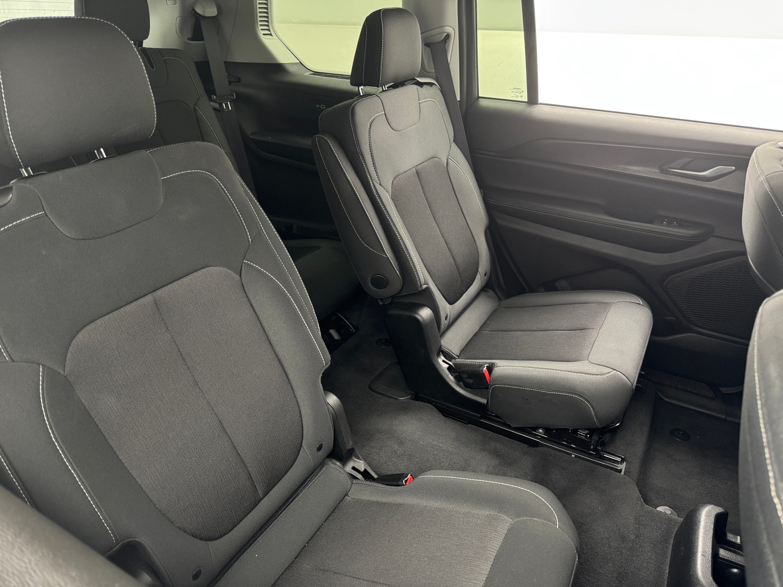 Thumbnail: 2023 Jeep Grand Cherokee L - 6