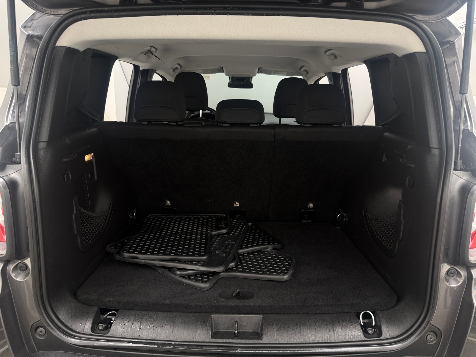 Thumbnail: 2018 Jeep Renegade - 7