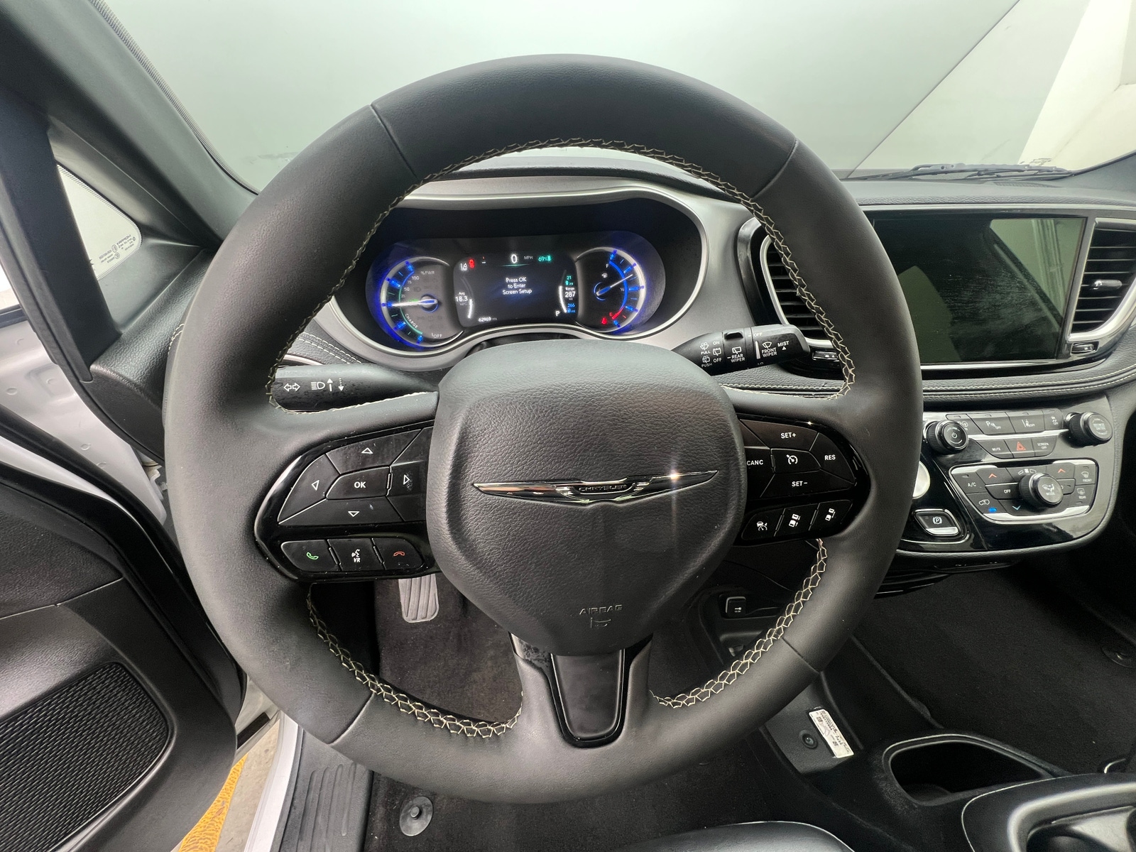 Thumbnail: 2024 Chrysler Pacifica - 4