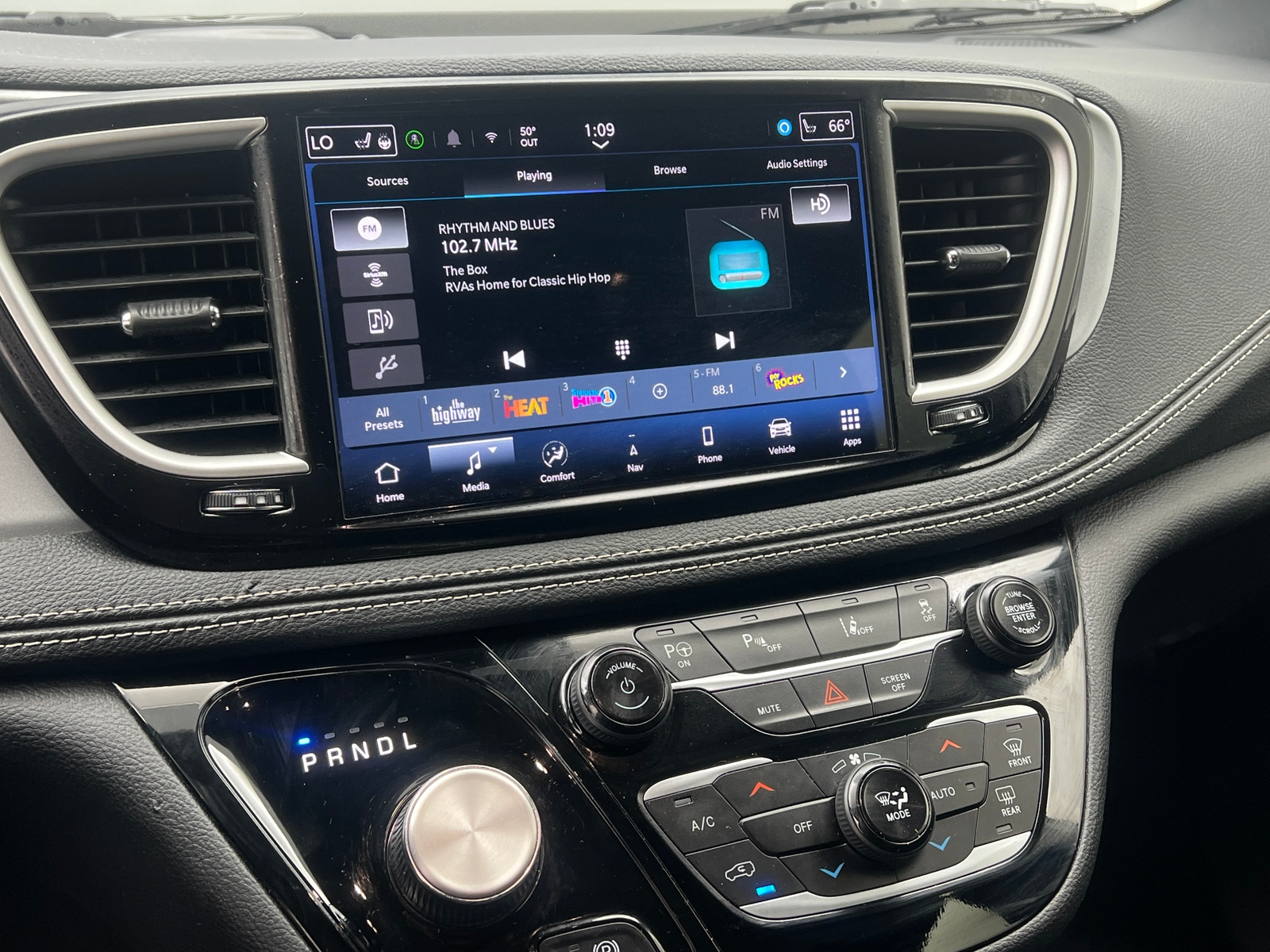 Thumbnail: 2024 Chrysler Pacifica - 3