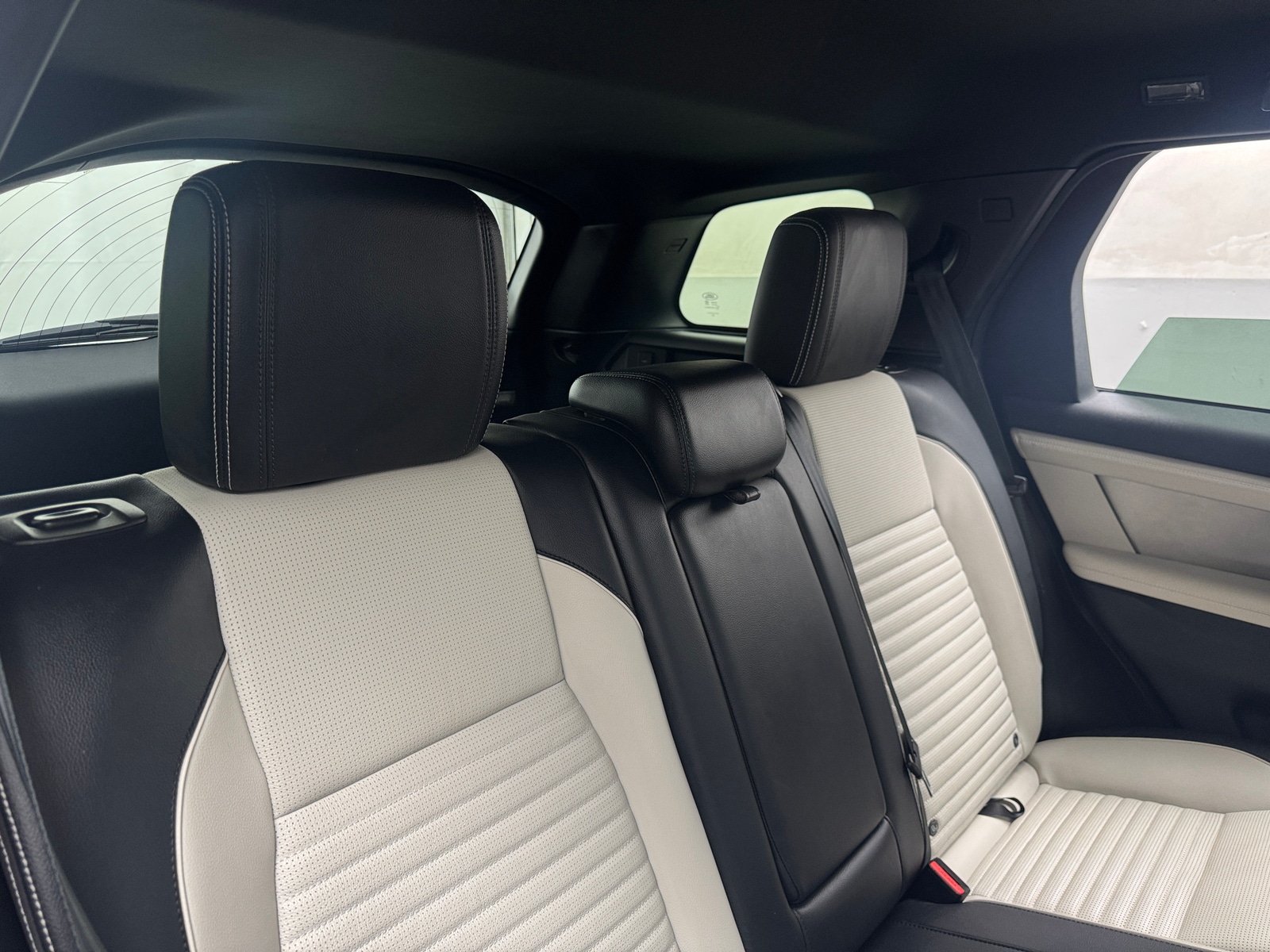 Thumbnail: 2023 Land Rover Discovery Sport - 5