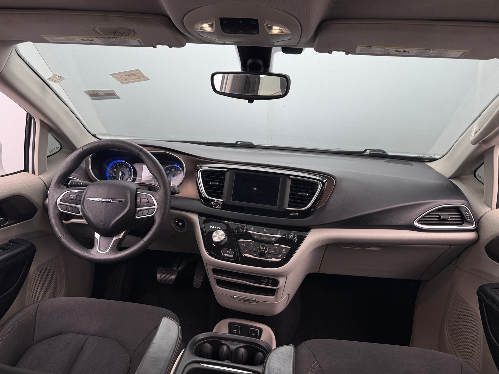 Thumbnail: 2018 Chrysler Pacifica - 3