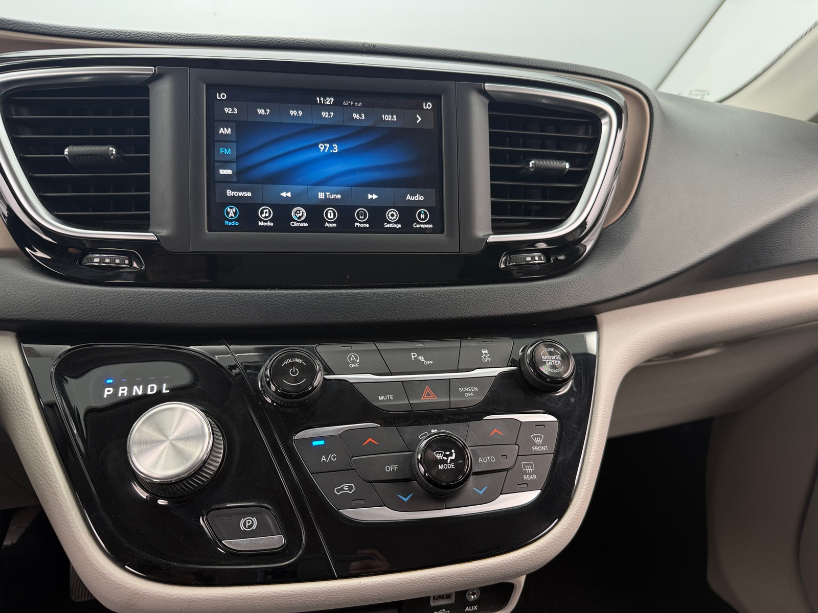 Thumbnail: 2018 Chrysler Pacifica - 4