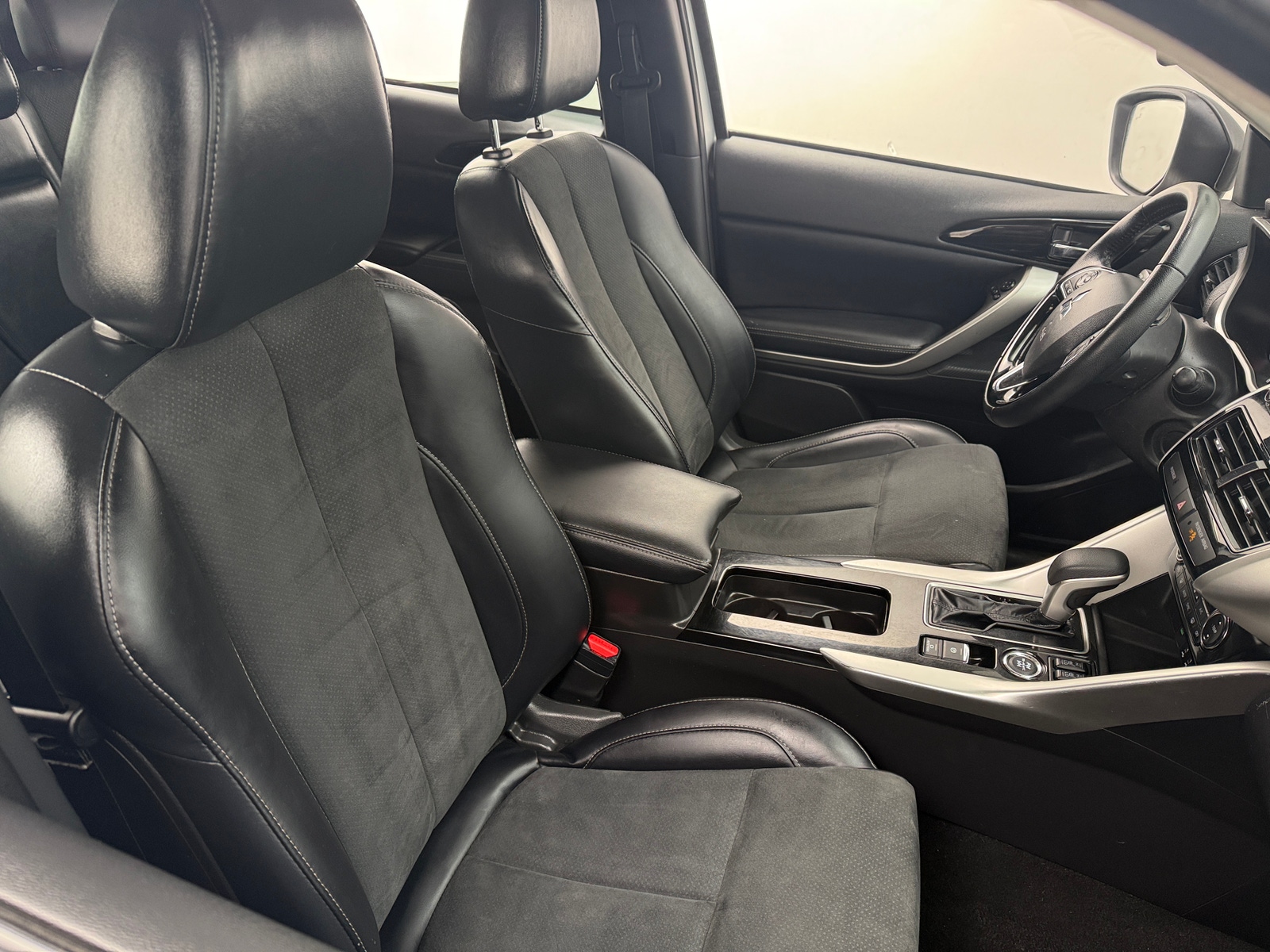 Thumbnail: 2024 Mitsubishi Eclipse Cross - 2