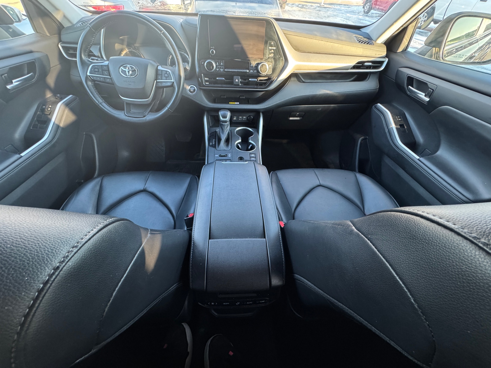 Thumbnail: 2023 Toyota Highlander - 2