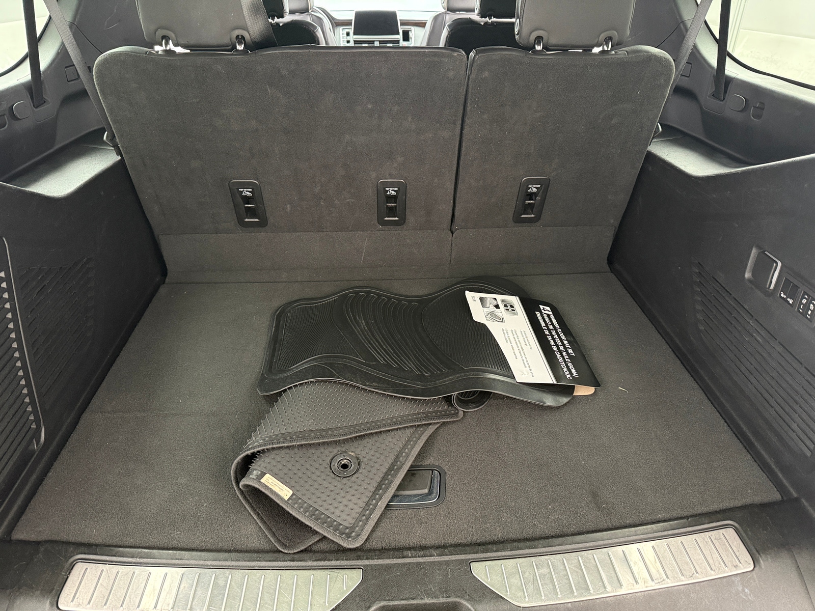 Thumbnail: 2023 Chevrolet Suburban - 6