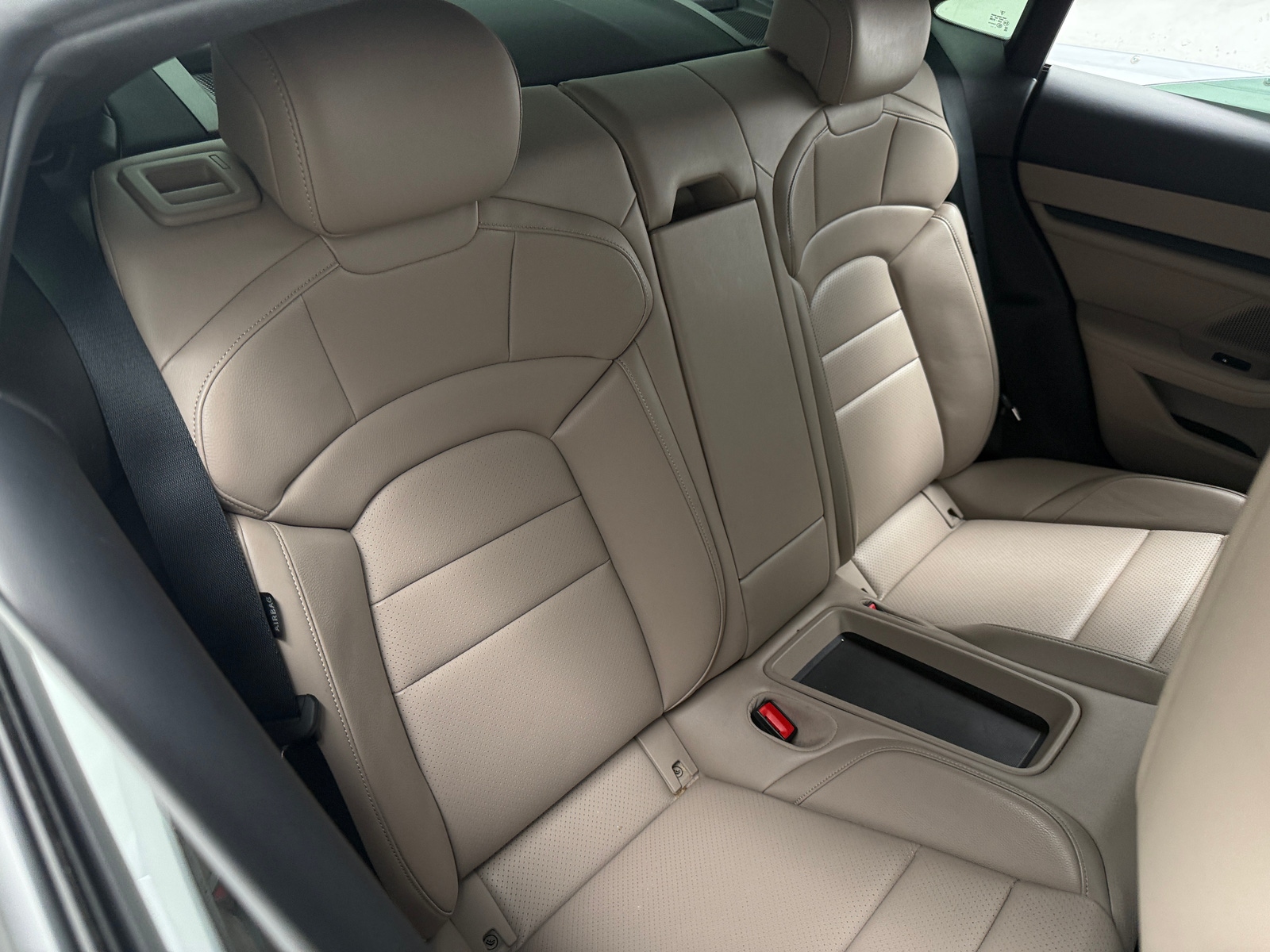 Thumbnail: 2022 Porsche Taycan - 5