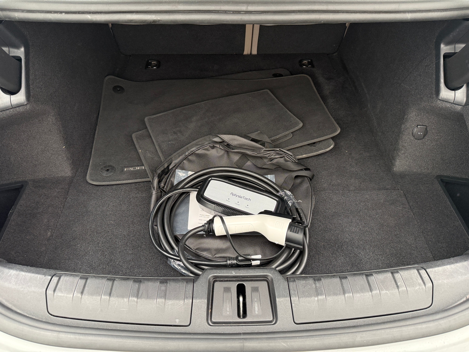 Thumbnail: 2022 Porsche Taycan - 6