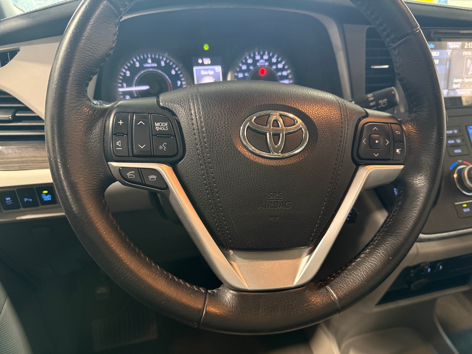 Thumbnail: 2017 Toyota Sienna - 4