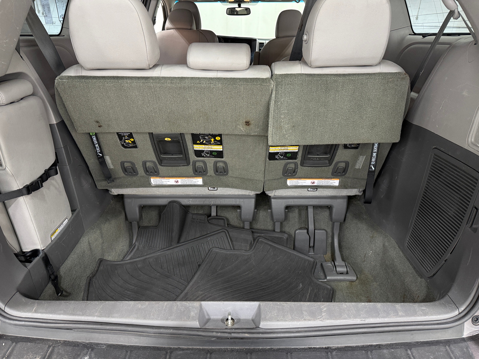 Thumbnail: 2017 Toyota Sienna - 6