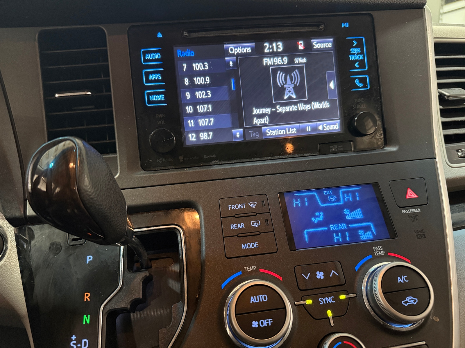 Thumbnail: 2017 Toyota Sienna - 3