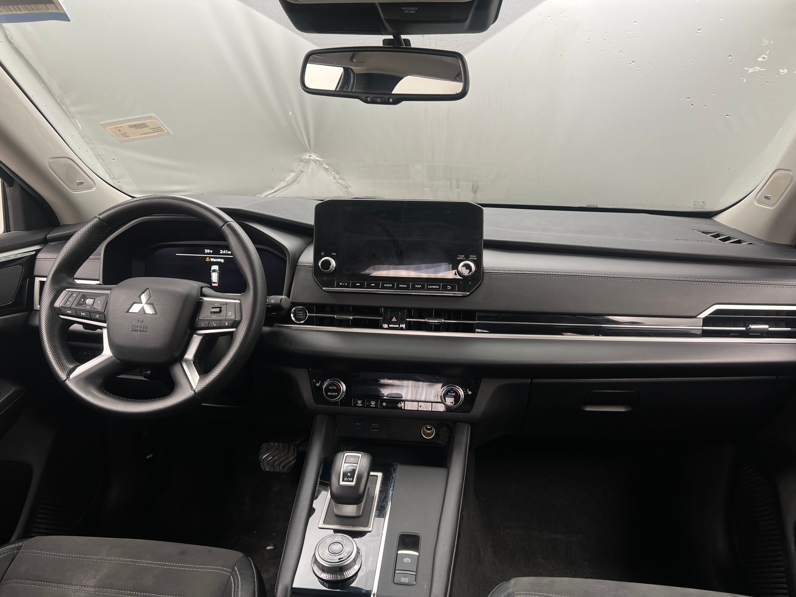 Thumbnail: 2023 Mitsubishi Outlander - 2