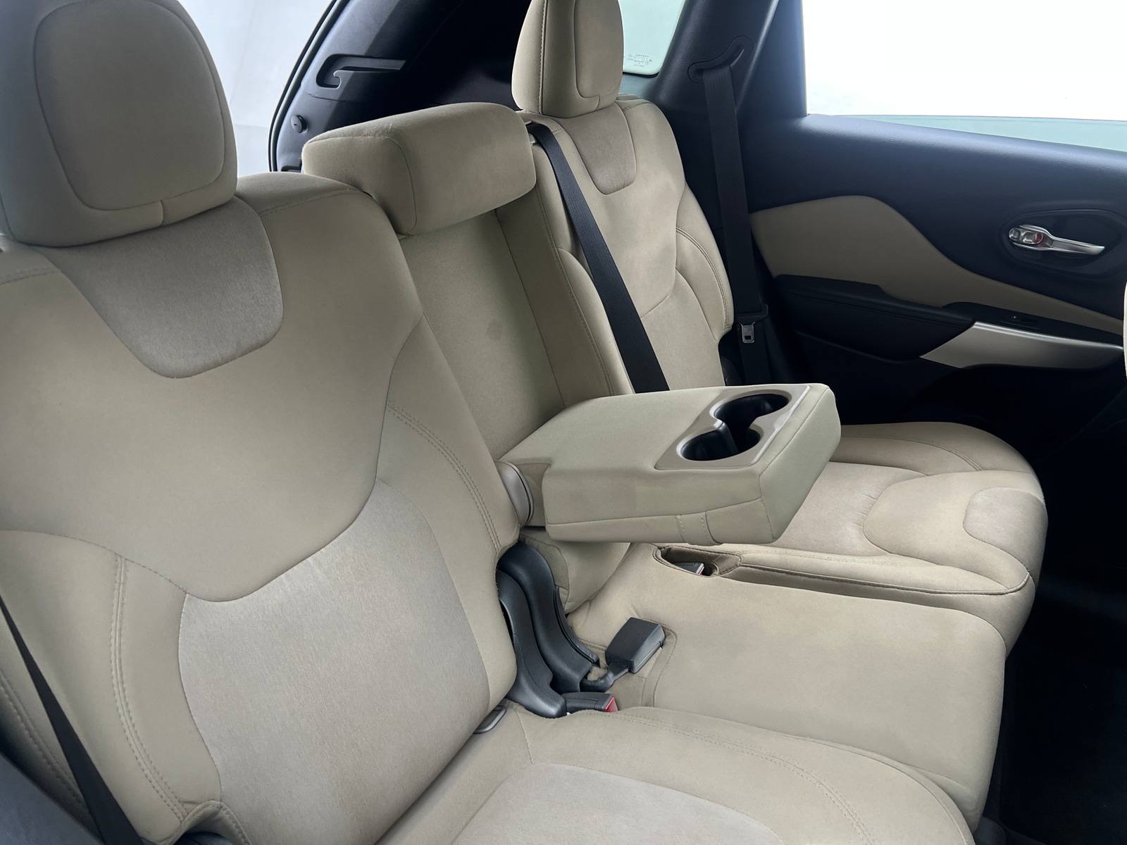 Thumbnail: 2018 Jeep Cherokee - 6