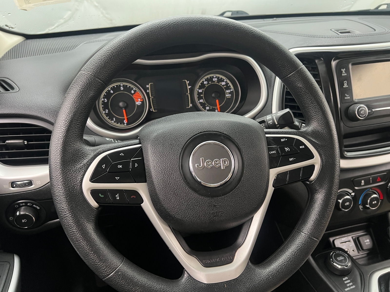 Thumbnail: 2018 Jeep Cherokee - 5