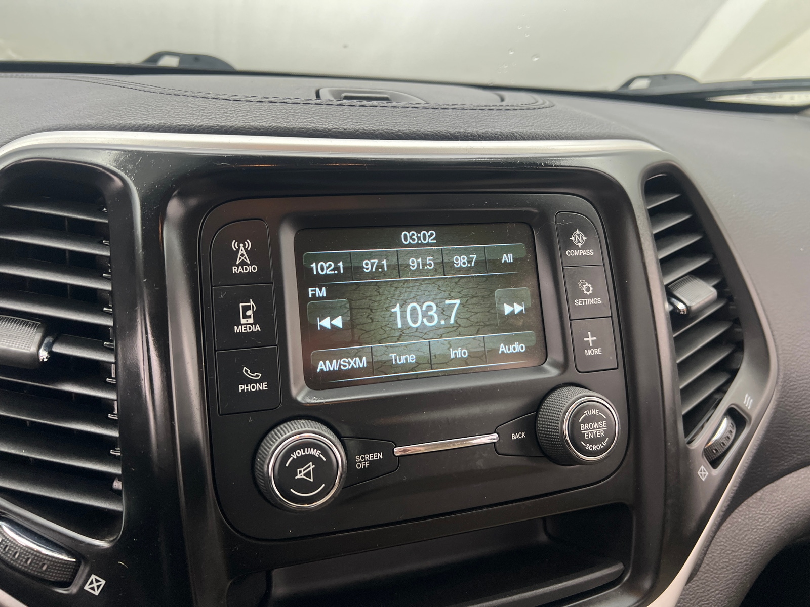 Thumbnail: 2018 Jeep Cherokee - 4