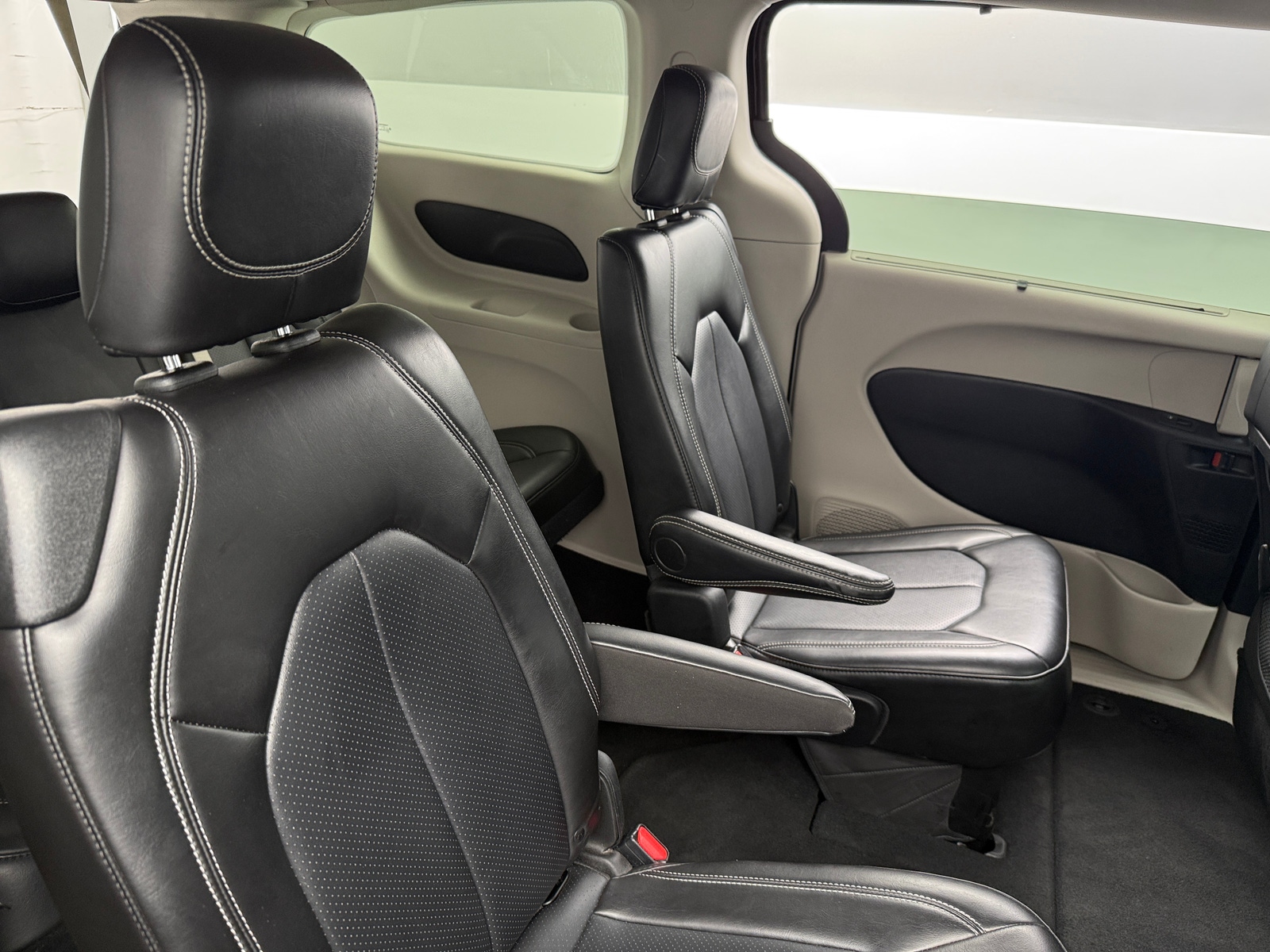 Thumbnail: 2024 Chrysler Pacifica - 5