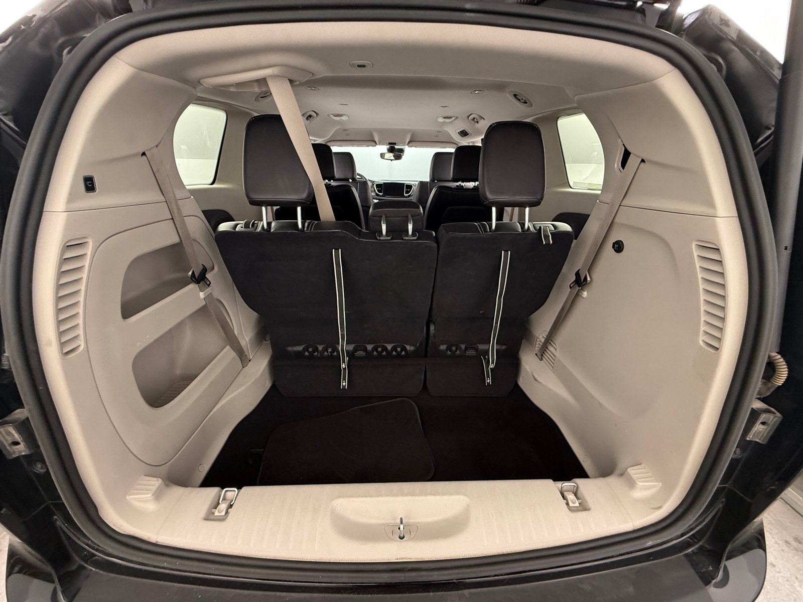 Thumbnail: 2024 Chrysler Pacifica - 6