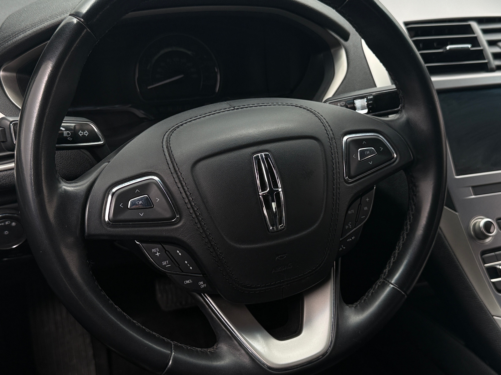 Thumbnail: 2019 Lincoln MKZ - 4