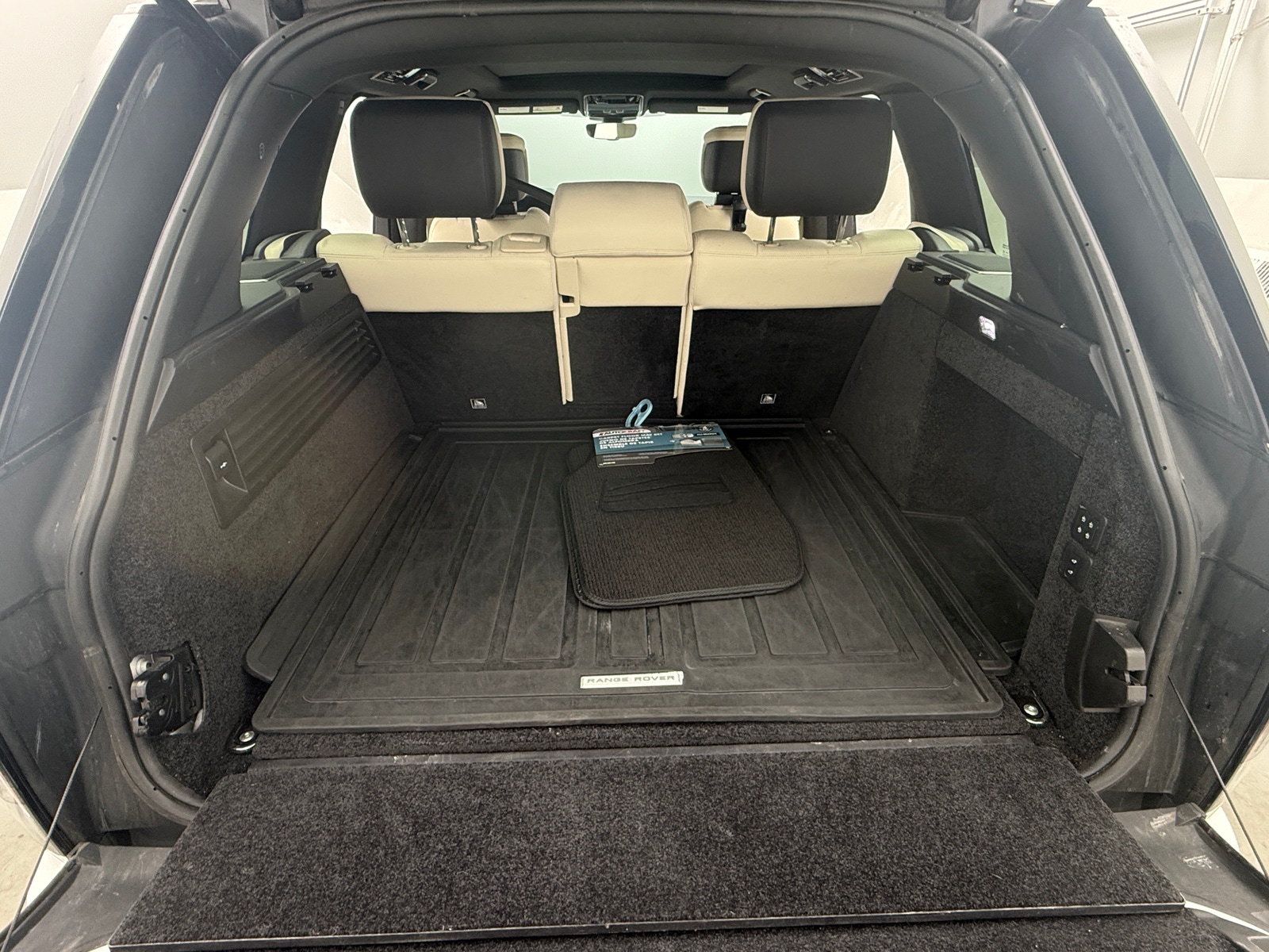 Thumbnail: 2021 Land Rover Range Rover - 6