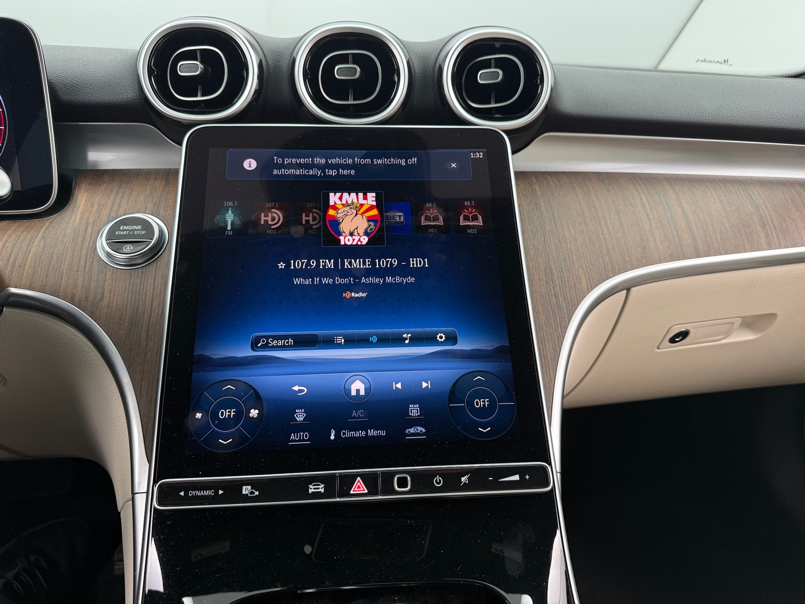 Thumbnail: 2024 Mercedes-Benz C-Class - 3