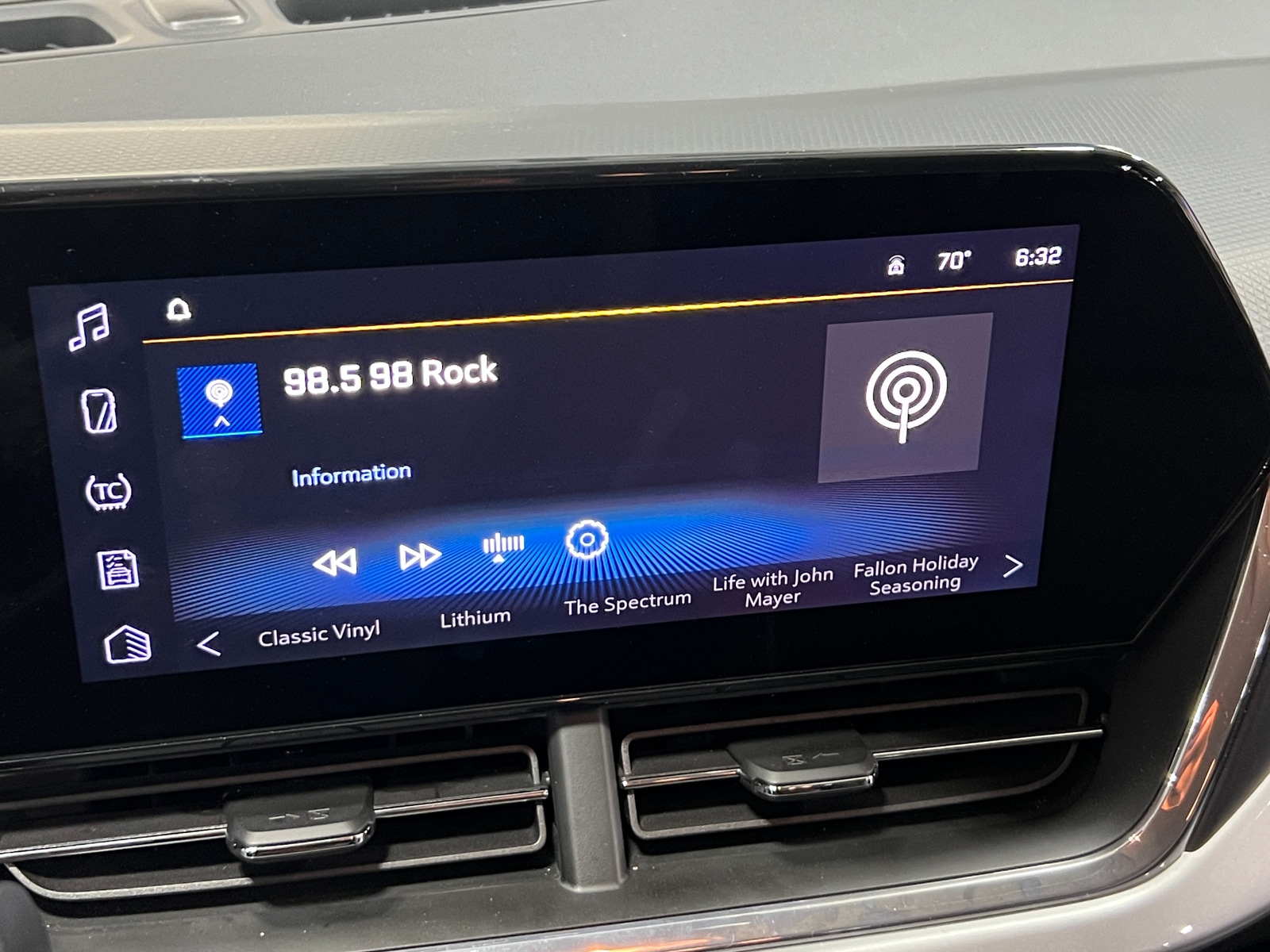 Thumbnail: 2025 Chevrolet Trax - 4