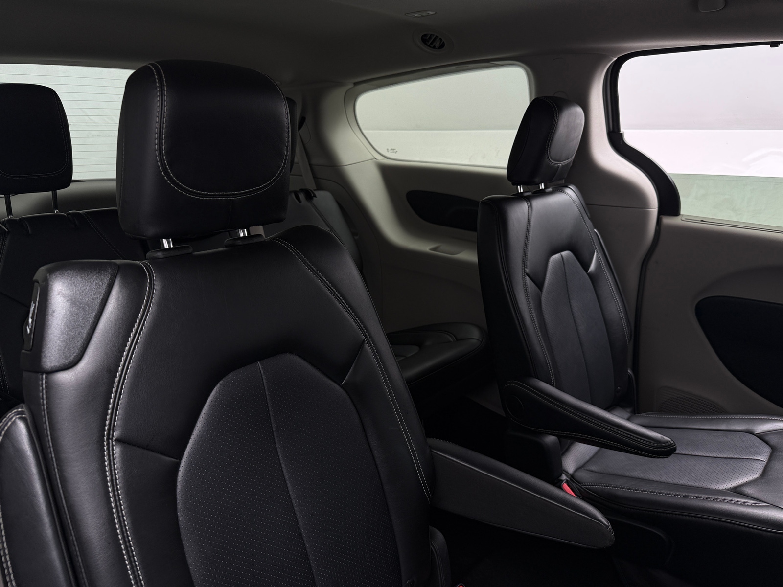 Thumbnail: 2024 Chrysler Pacifica - 5