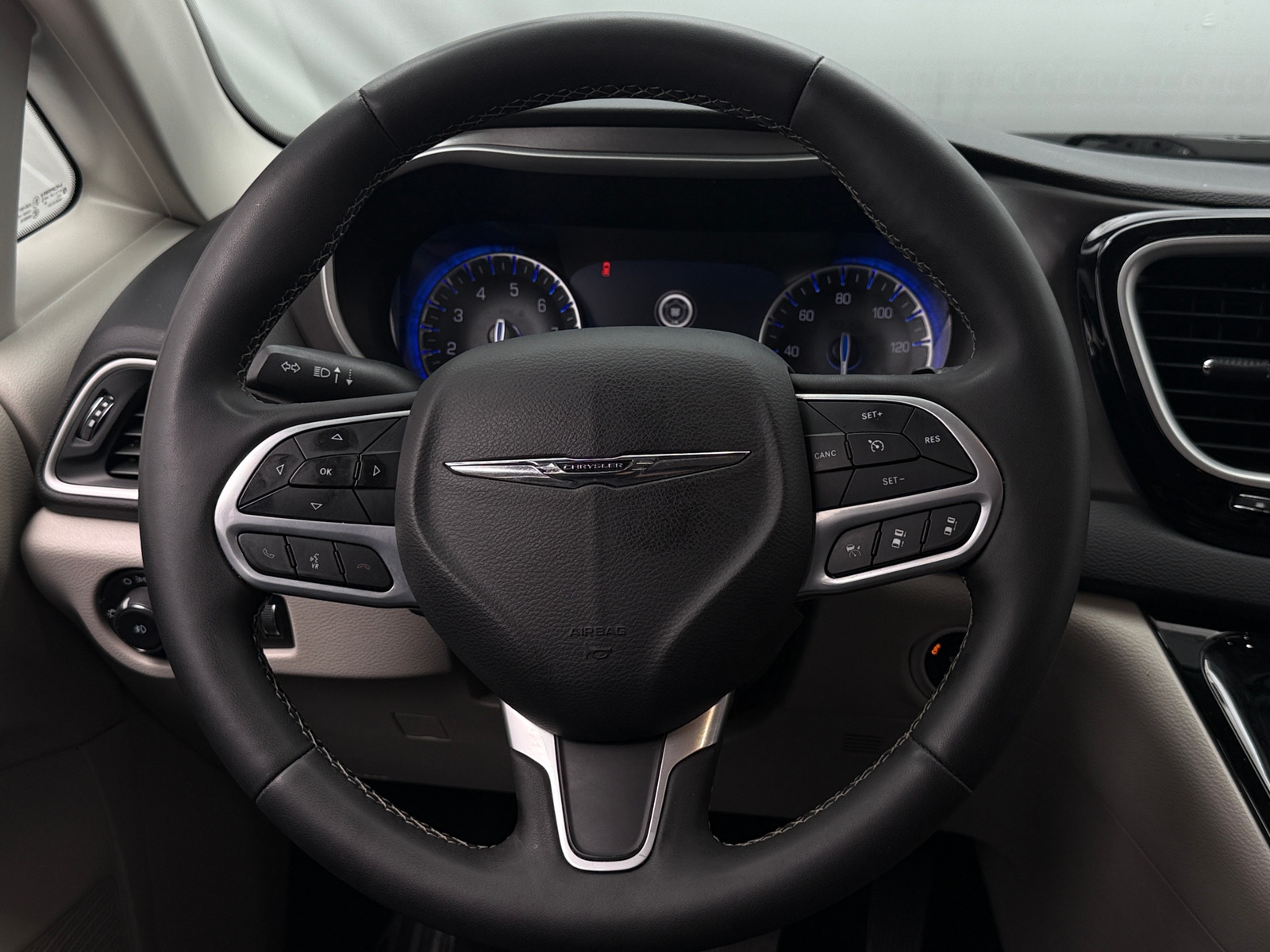 Thumbnail: 2024 Chrysler Pacifica - 4